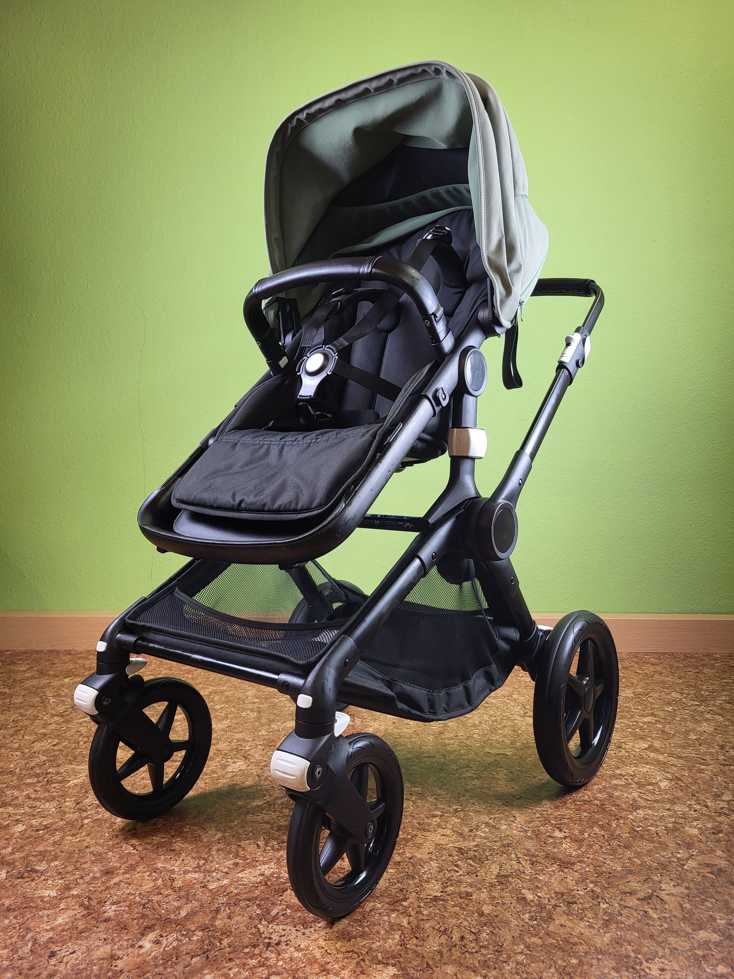 Bugaboo - Fox 3 Kombikinderwagen (sportsitz und Babywanne) - Grün in Gutem Zustand Kinderwagen 4