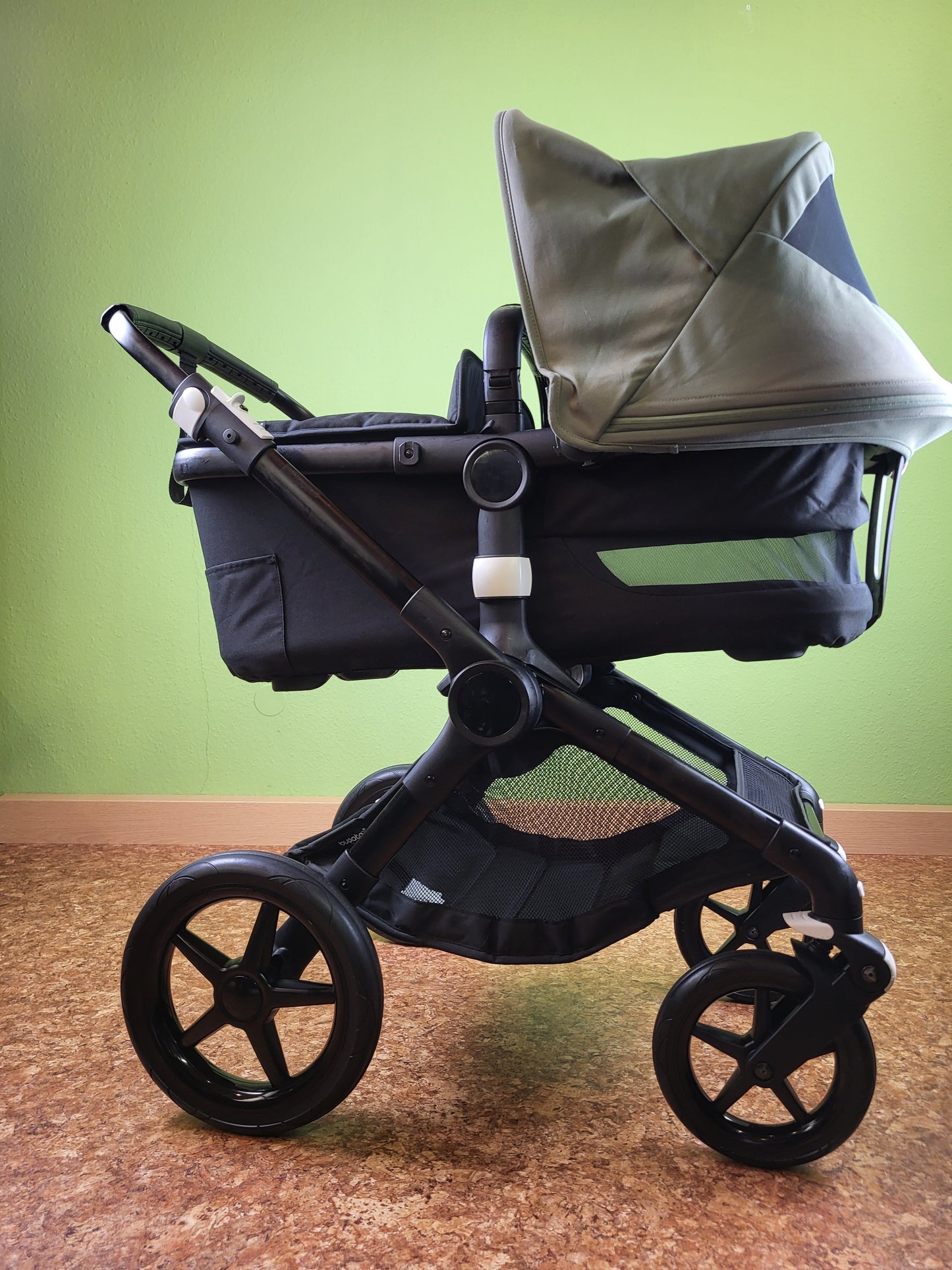 Bugaboo - Fox 3 Kombikinderwagen (sportsitz und Babywanne) - Grün in Gutem Zustand Kinderwagen 11