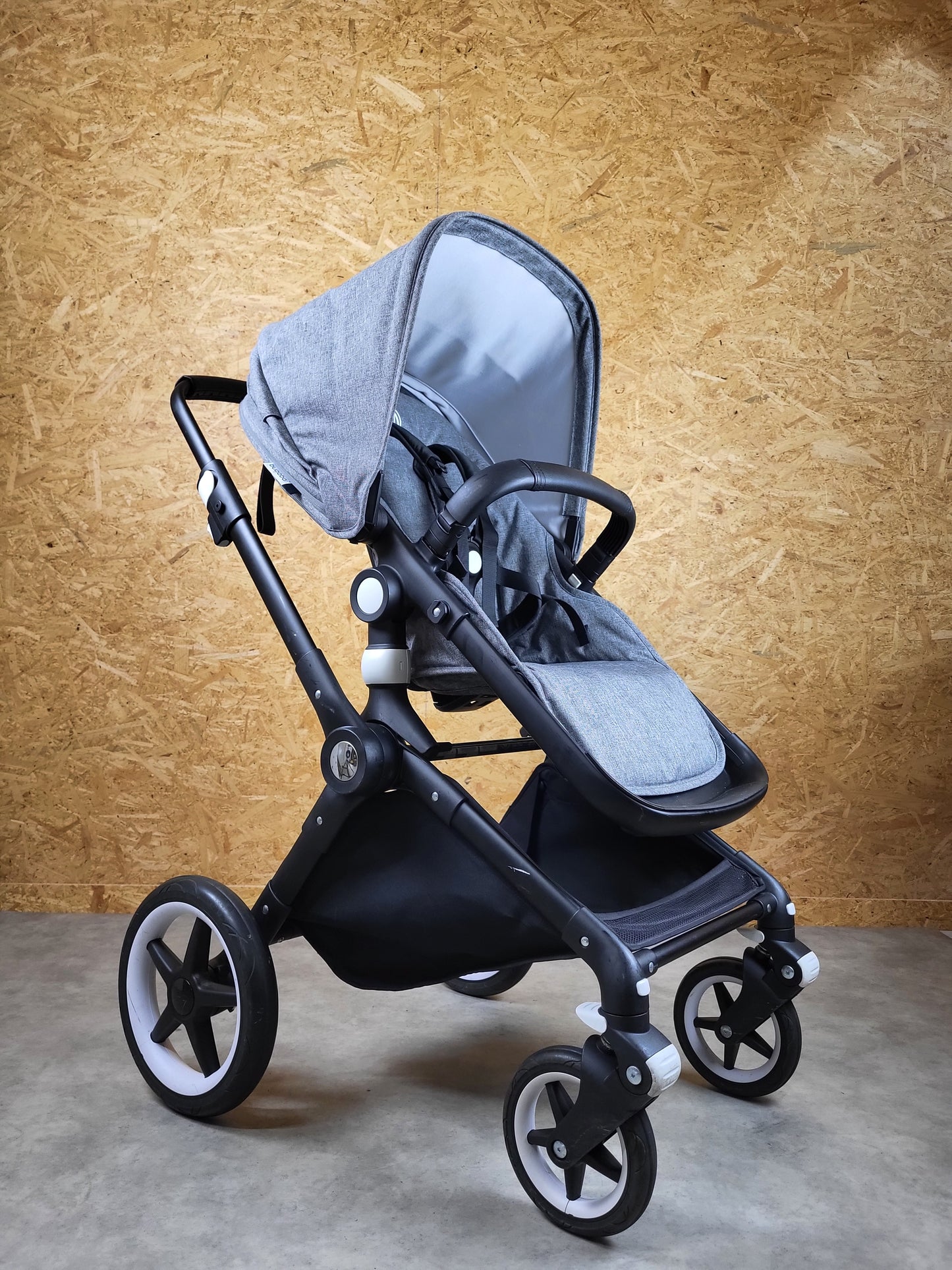 Bugaboo Lynx - Kombikinderwagen (liegewanne und Sportsitz) - Grau in sehr Gutem Zustand / sehr Gut Kinderwagen 3