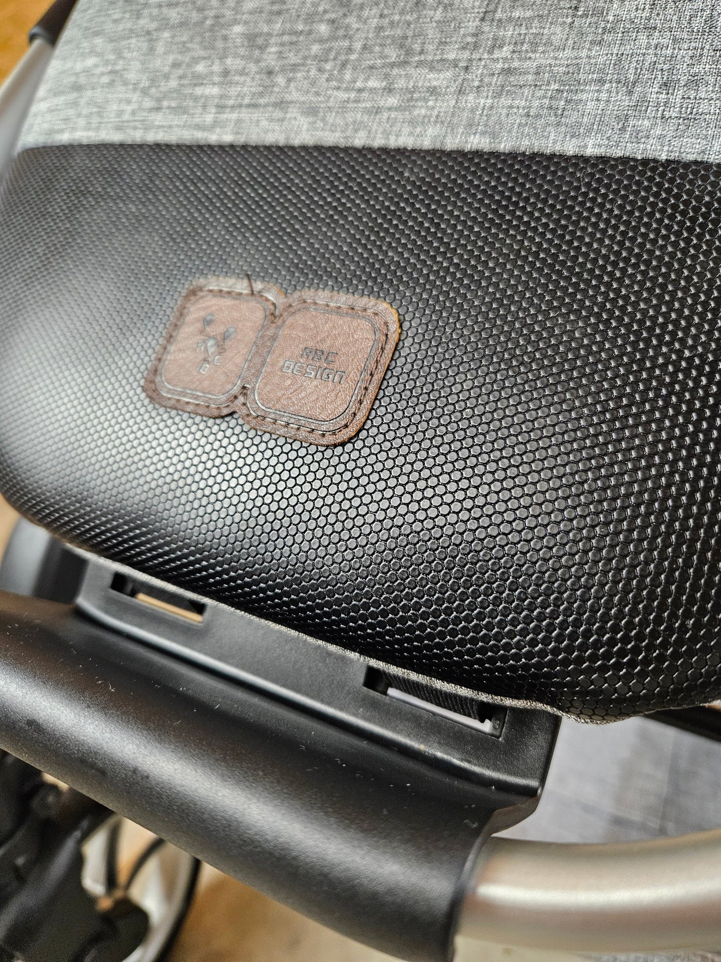 ABC Design - Condor 4 Kombikinderwagen (Sportsitz und Babywanne) inkl. Fußsack, Regenschirm u.v.m. - Grau in gutem Zustand