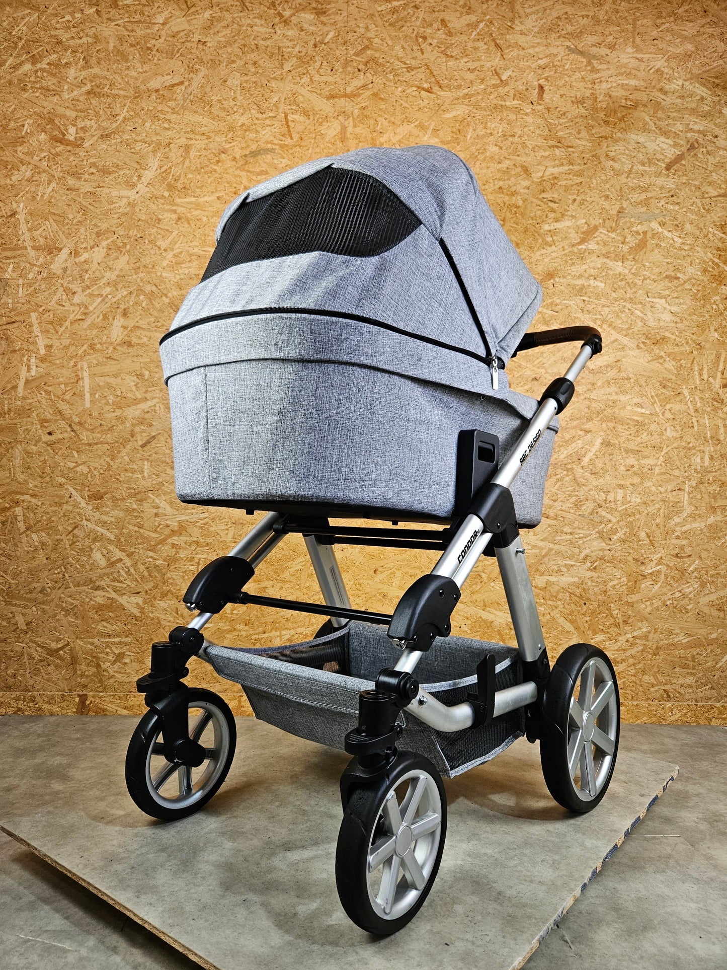 ABC Design - Condor 4 Kombikinderwagen (Sportsitz und Babywanne) inkl. Fußsack, Regenschirm u.v.m. - Grau in gutem Zustand