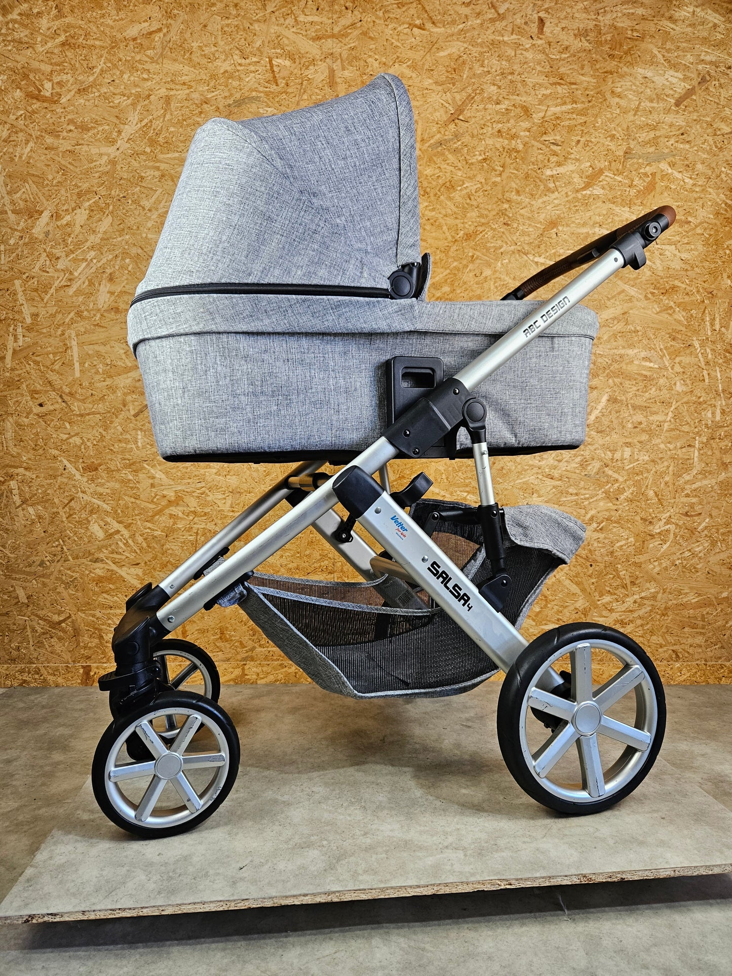 ABC Design - Salsa 4 Kombikinderwagen (Sportsitz und Liegewanne) mit Fußsack - Grau in gutem Zustand