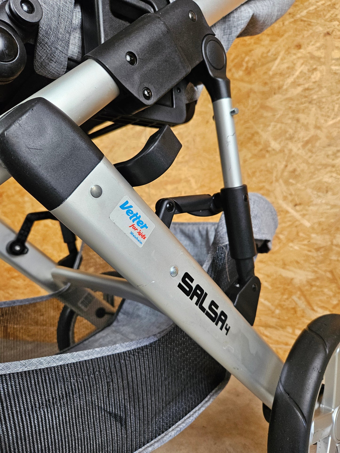 ABC Design - Salsa 4 Kombikinderwagen (Sportsitz und Liegewanne) mit Fußsack - Grau in gutem Zustand