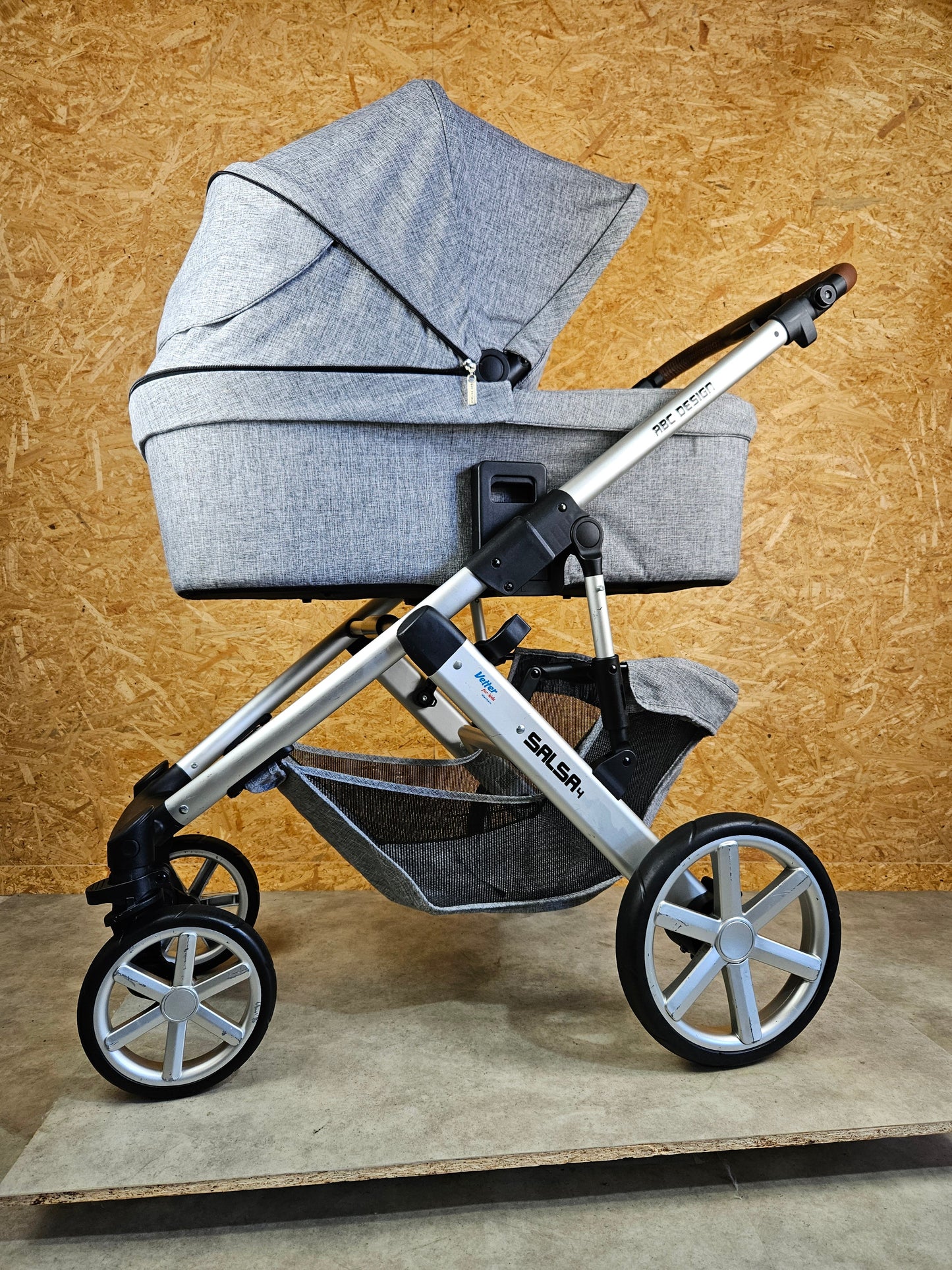 ABC Design - Salsa 4 Kombikinderwagen (Sportsitz und Liegewanne) mit Fußsack - Grau in gutem Zustand