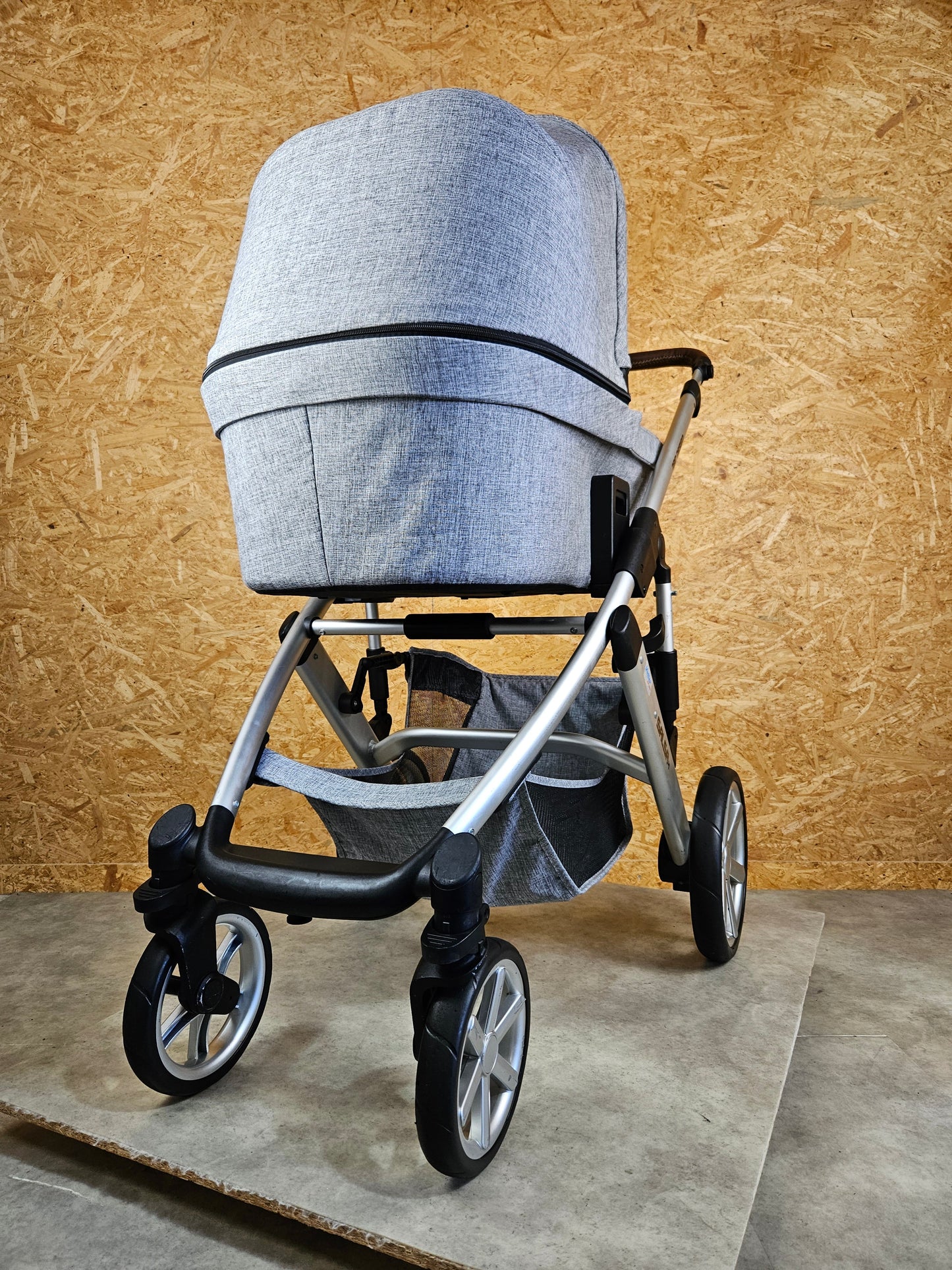 ABC Design - Salsa 4 Kombikinderwagen (Sportsitz und Liegewanne) mit Fußsack - Grau in gutem Zustand