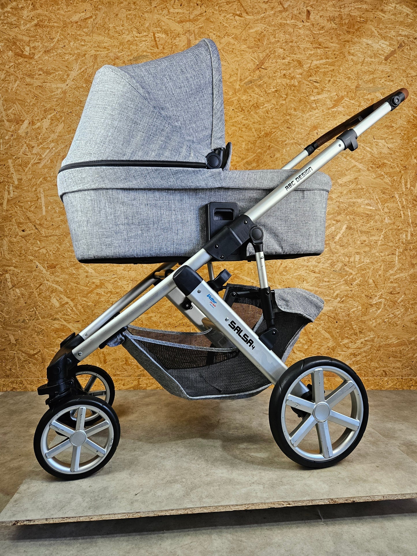 ABC Design - Salsa 4 Kombikinderwagen (Sportsitz und Liegewanne) mit Fußsack - Grau in gutem Zustand