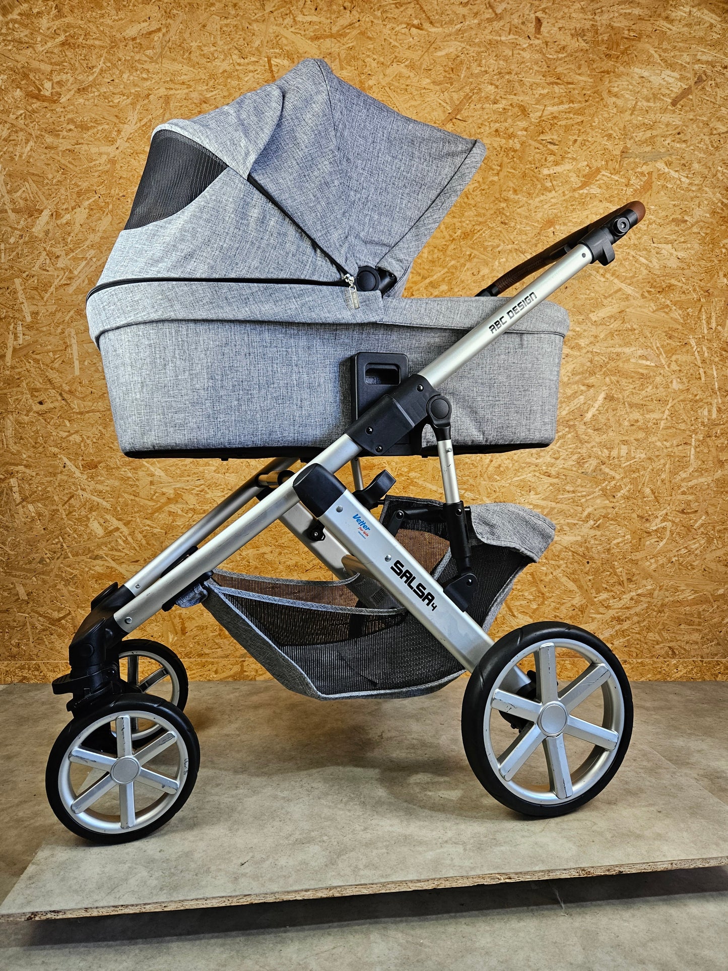 ABC Design - Salsa 4 Kombikinderwagen (Sportsitz und Liegewanne) mit Fußsack - Grau in gutem Zustand
