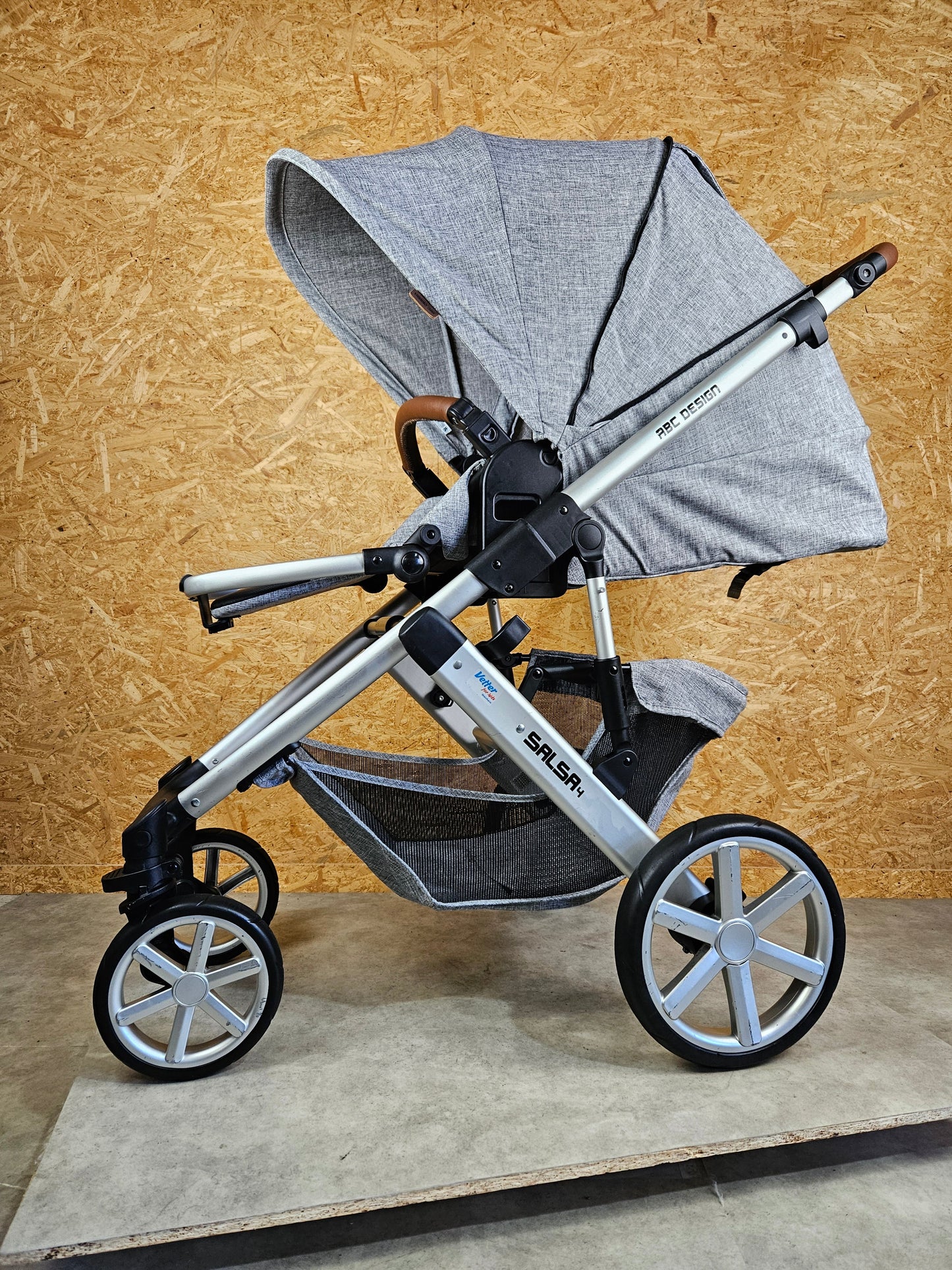 ABC Design - Salsa 4 Kombikinderwagen (Sportsitz und Liegewanne) mit Fußsack - Grau in gutem Zustand