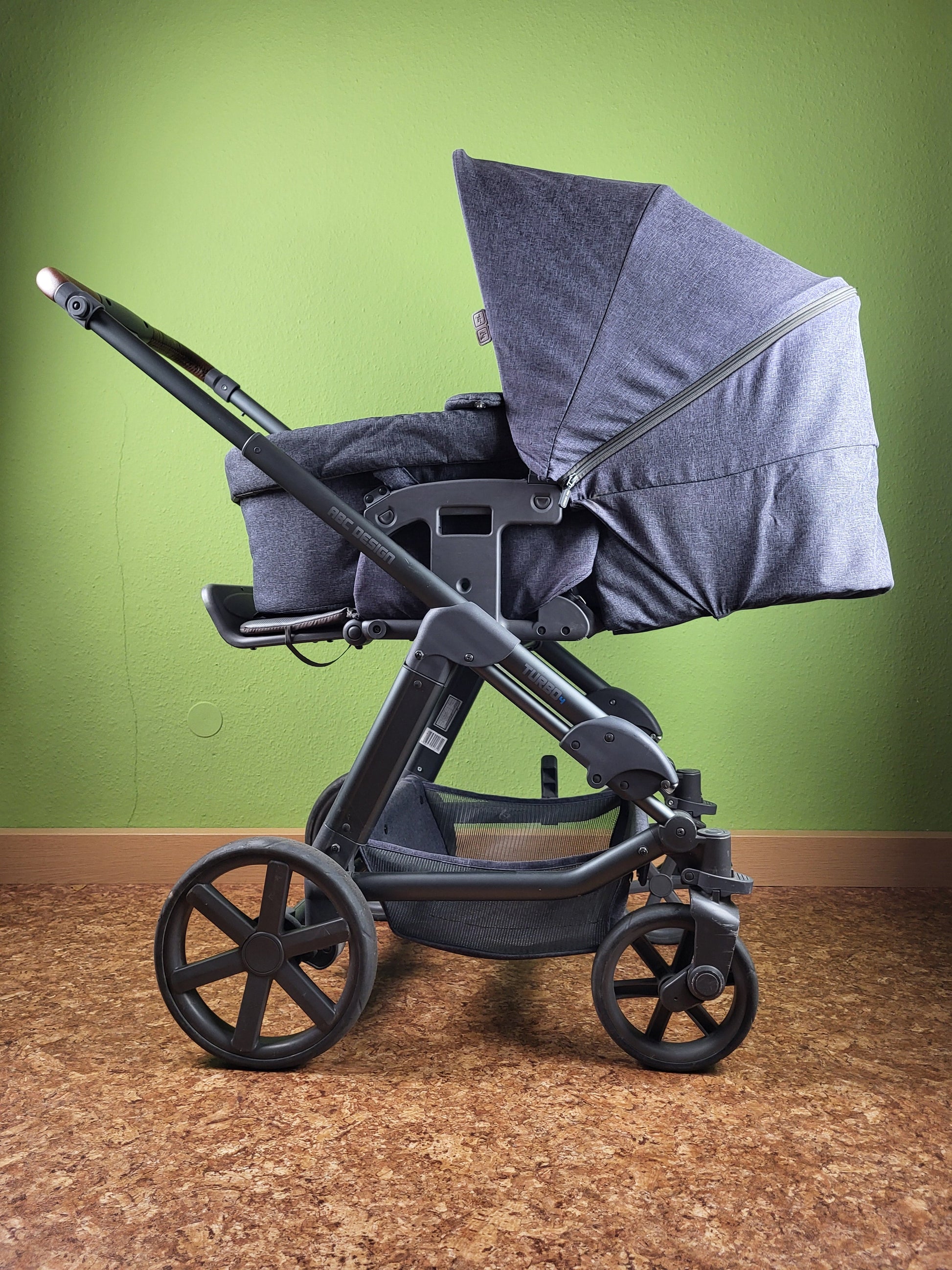Abc Design - Turbo 4 Kombikinderwagen (sportsiz und Liegewanne) - Dunkelgrau - in Gutem Zustand Grau / Gut Kinderwagen