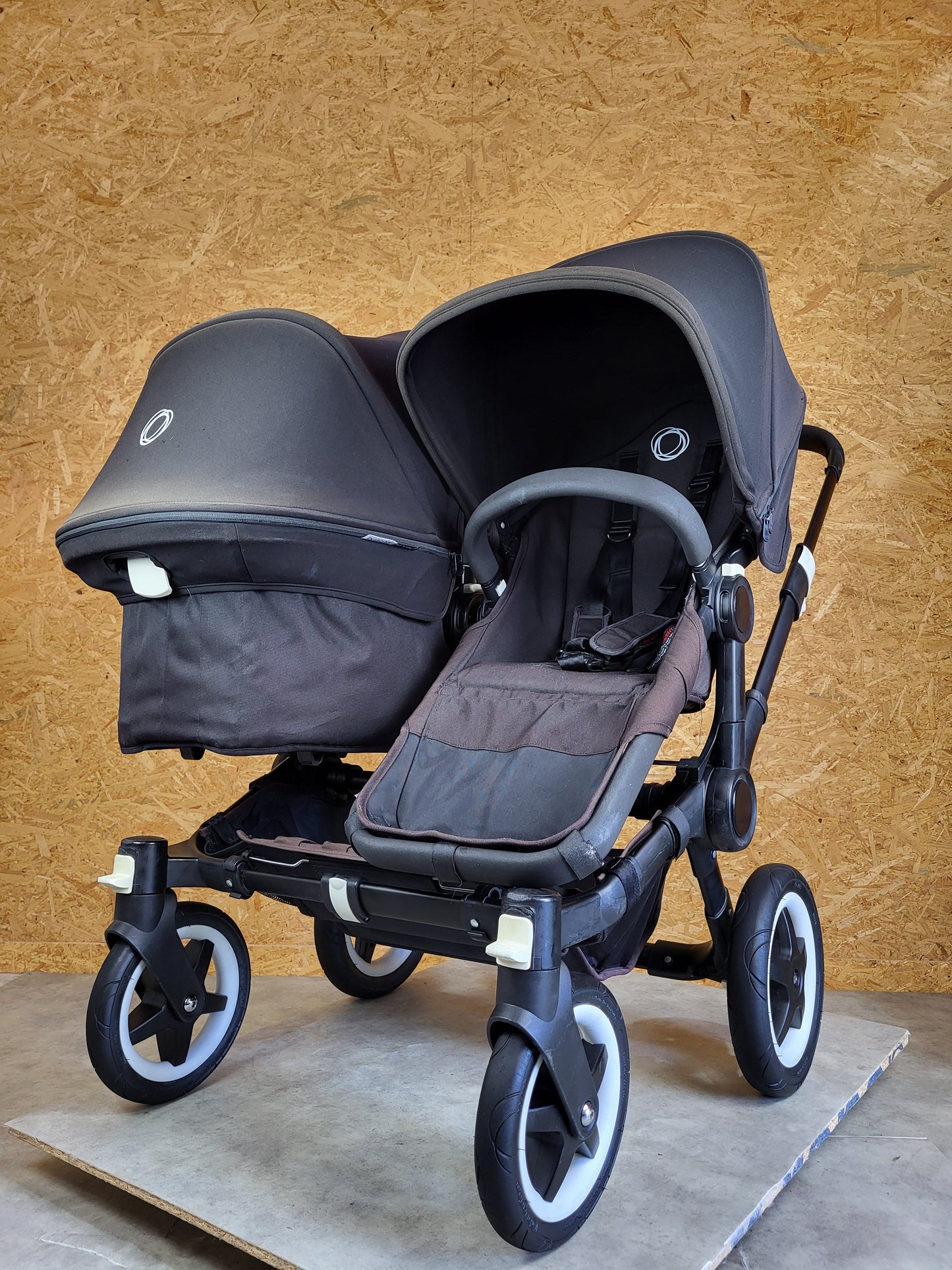 Bugaboo - Donkey 2 Duo Kinderwagen (1 Liegewanne / 2 Sportsitze) inkl. seitliche Gepäcktasche - Schwarz - in gutem Zustand