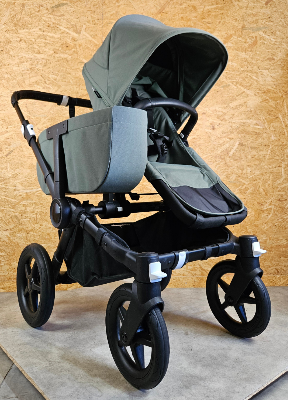 Bugaboo - Donkey 5 Mono (1 Sportsitz / 1 Babywanne inkl. Mitfahrbrett, Sonnendach Bee Breezi und Regenschutz) - Grün in sehr gutem Zustand