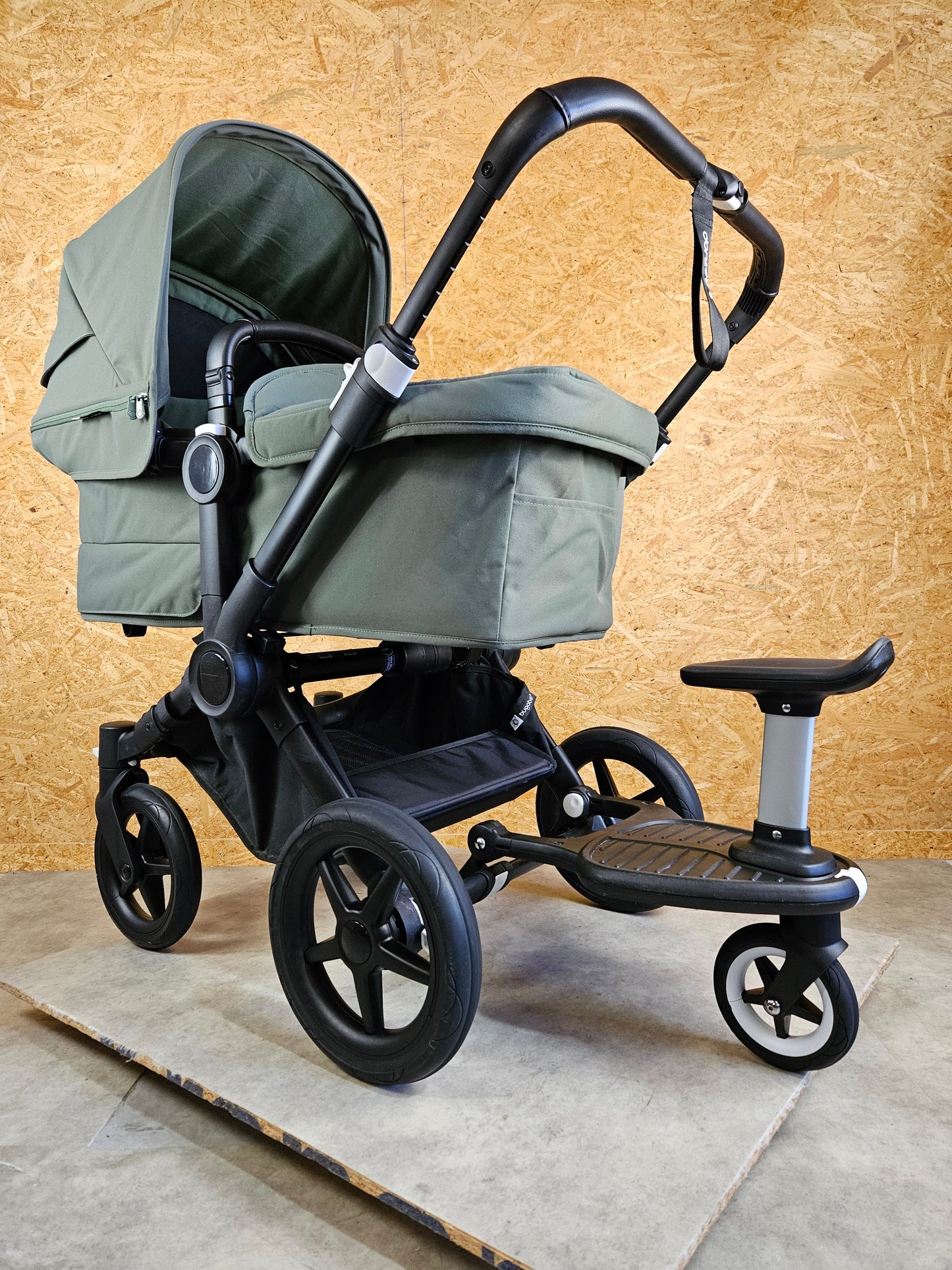 Bugaboo - Donkey 5 Mono (1 Sportsitz / 1 Babywanne inkl. Mitfahrbrett, Sonnendach Bee Breezi und Regenschutz) - Grün in sehr gutem Zustand