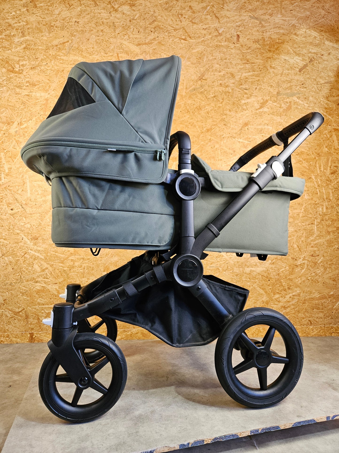 Bugaboo - Donkey 5 Mono (1 Sportsitz / 1 Babywanne inkl. Mitfahrbrett, Sonnendach Bee Breezi und Regenschutz) - Grün in sehr gutem Zustand