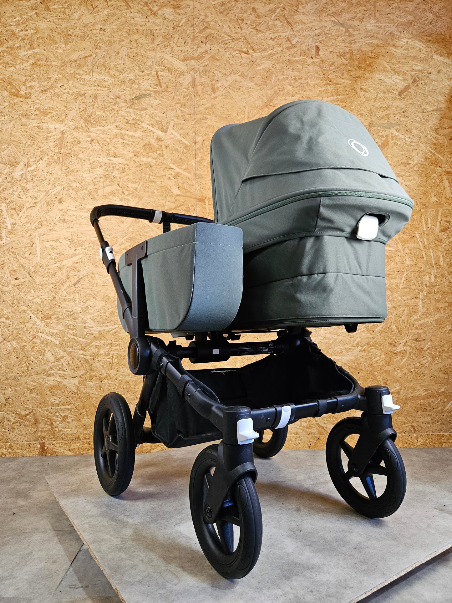 Bugaboo - Donkey 5 Mono (1 Sportsitz / 1 Babywanne inkl. Mitfahrbrett, Sonnendach Bee Breezi und Regenschutz) - Grün in sehr gutem Zustand
