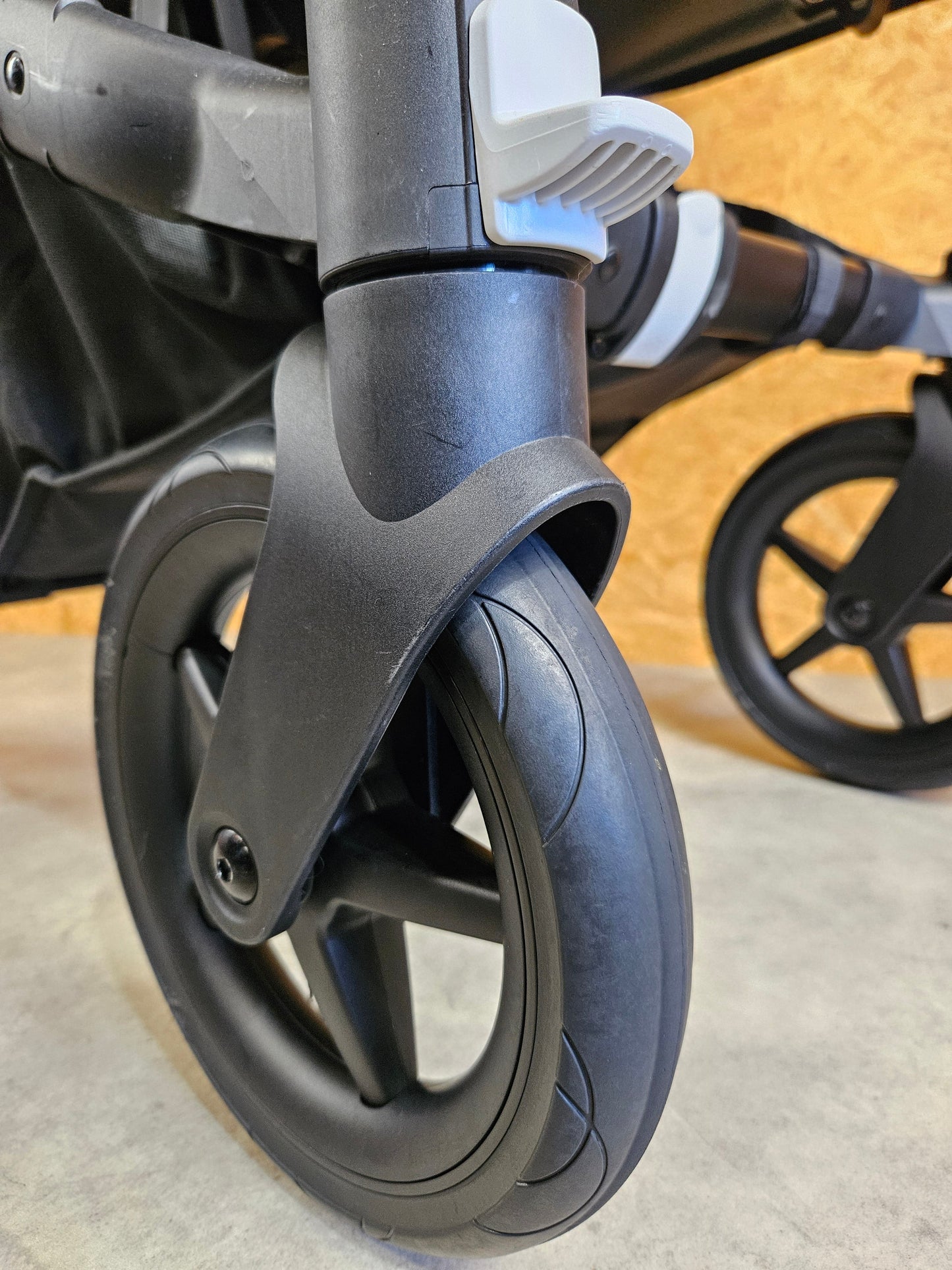 Bugaboo - Donkey 5 Mono (1 Sportsitz / 1 Babywanne inkl. Mitfahrbrett, Sonnendach Bee Breezi und Regenschutz) - Grün in sehr gutem Zustand
