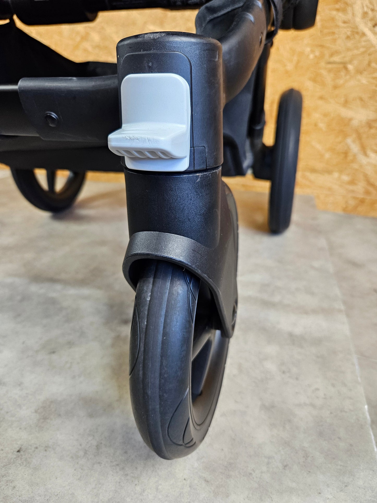 Bugaboo - Donkey 5 Mono (1 Sportsitz / 1 Babywanne inkl. Mitfahrbrett, Sonnendach Bee Breezi und Regenschutz) - Grün in sehr gutem Zustand
