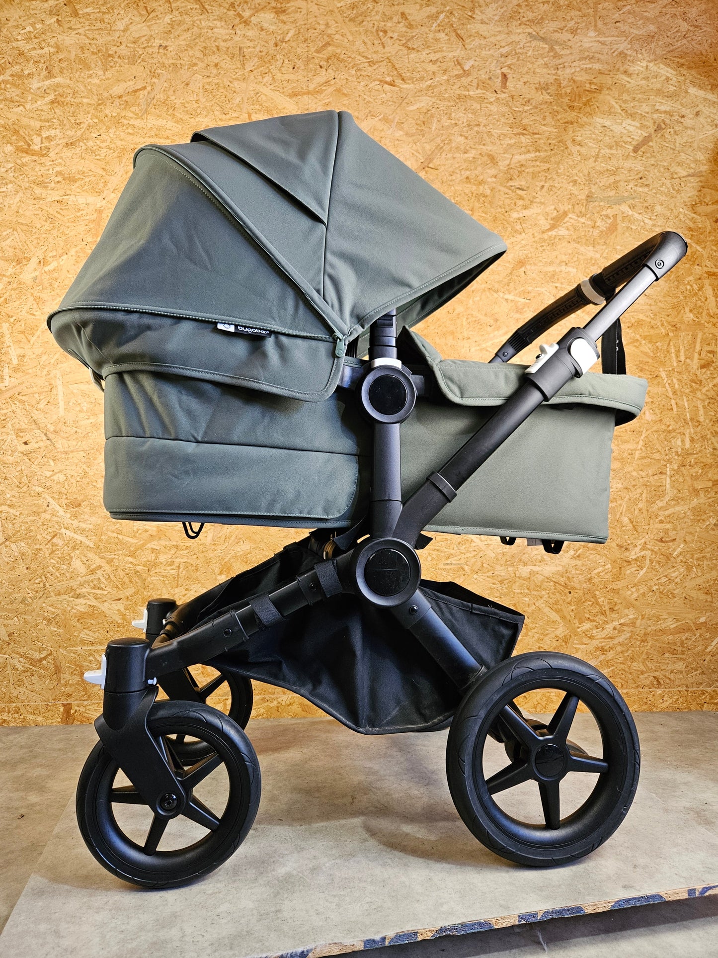 Bugaboo - Donkey 5 Mono (1 Sportsitz / 1 Babywanne inkl. Mitfahrbrett, Sonnendach Bee Breezi und Regenschutz) - Grün in sehr gutem Zustand