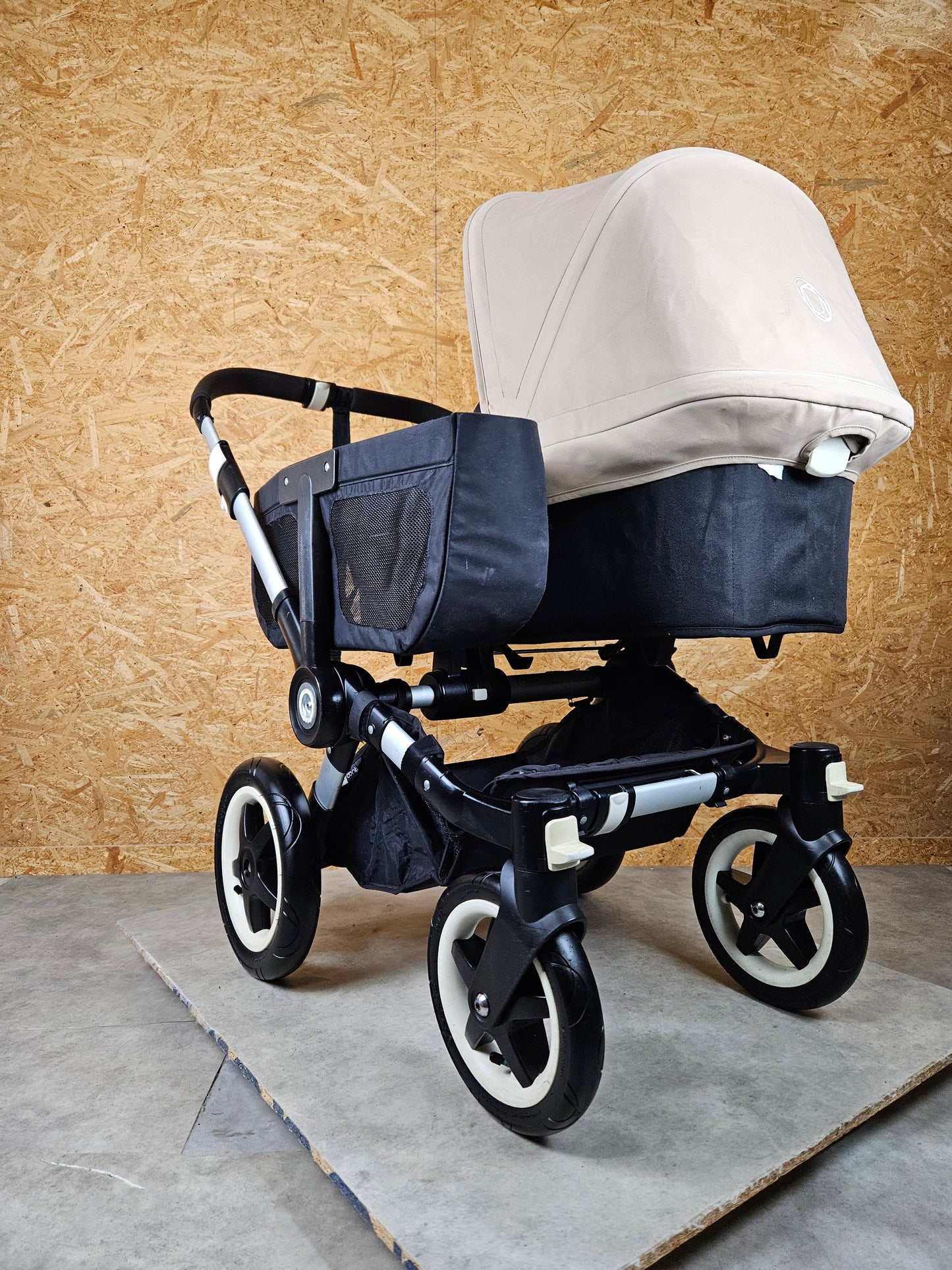 Bugaboo - Donkey Duo Kinderwagen (1 Liegewanne / 2 Sportsitze) inkl. seitliche Gepäcktasche - Ivory - in gutem Zustand