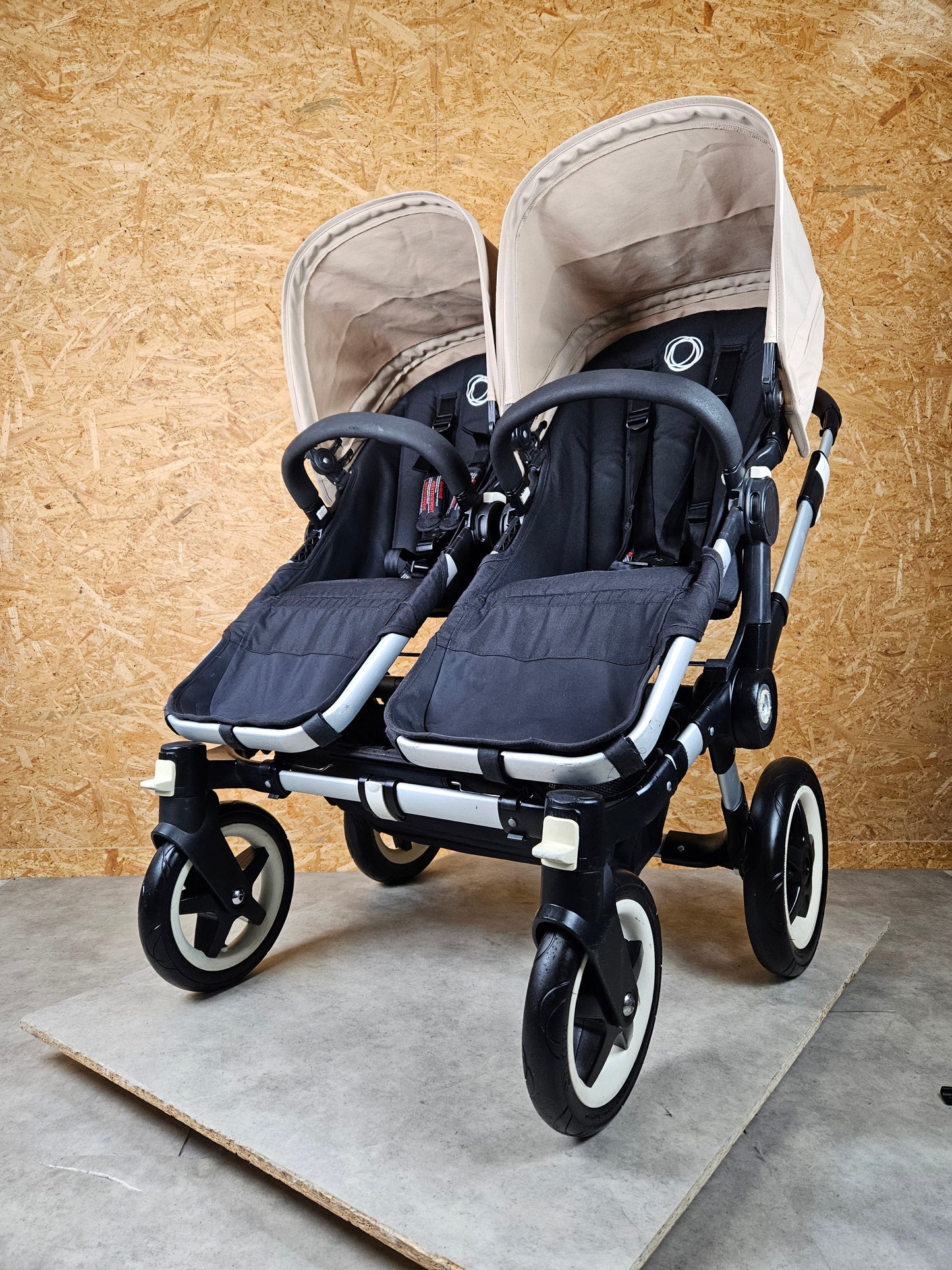 Bugaboo - Donkey Duo Kinderwagen (1 Liegewanne / 2 Sportsitze) inkl. seitliche Gepäcktasche - Ivory - in gutem Zustand