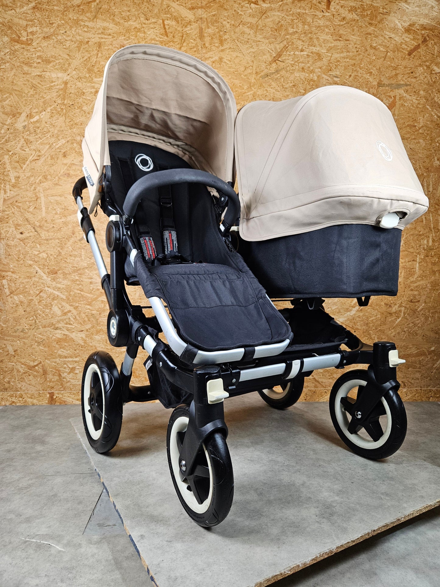 Bugaboo - Donkey Duo Kinderwagen (1 Liegewanne / 2 Sportsitze) inkl. seitliche Gepäcktasche - Ivory - in gutem Zustand