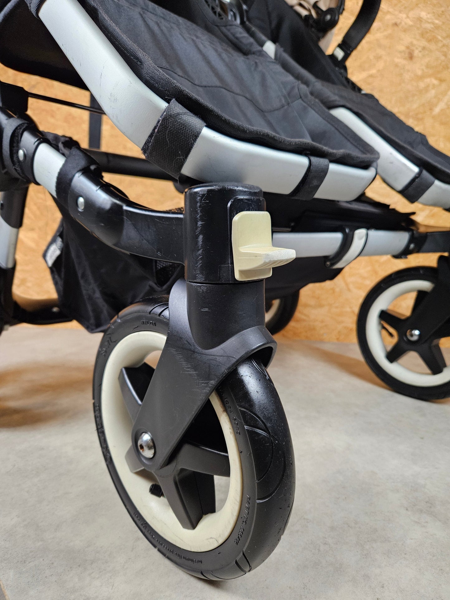 Bugaboo - Donkey Duo Kinderwagen (1 Liegewanne / 2 Sportsitze) inkl. seitliche Gepäcktasche - Ivory - in gutem Zustand