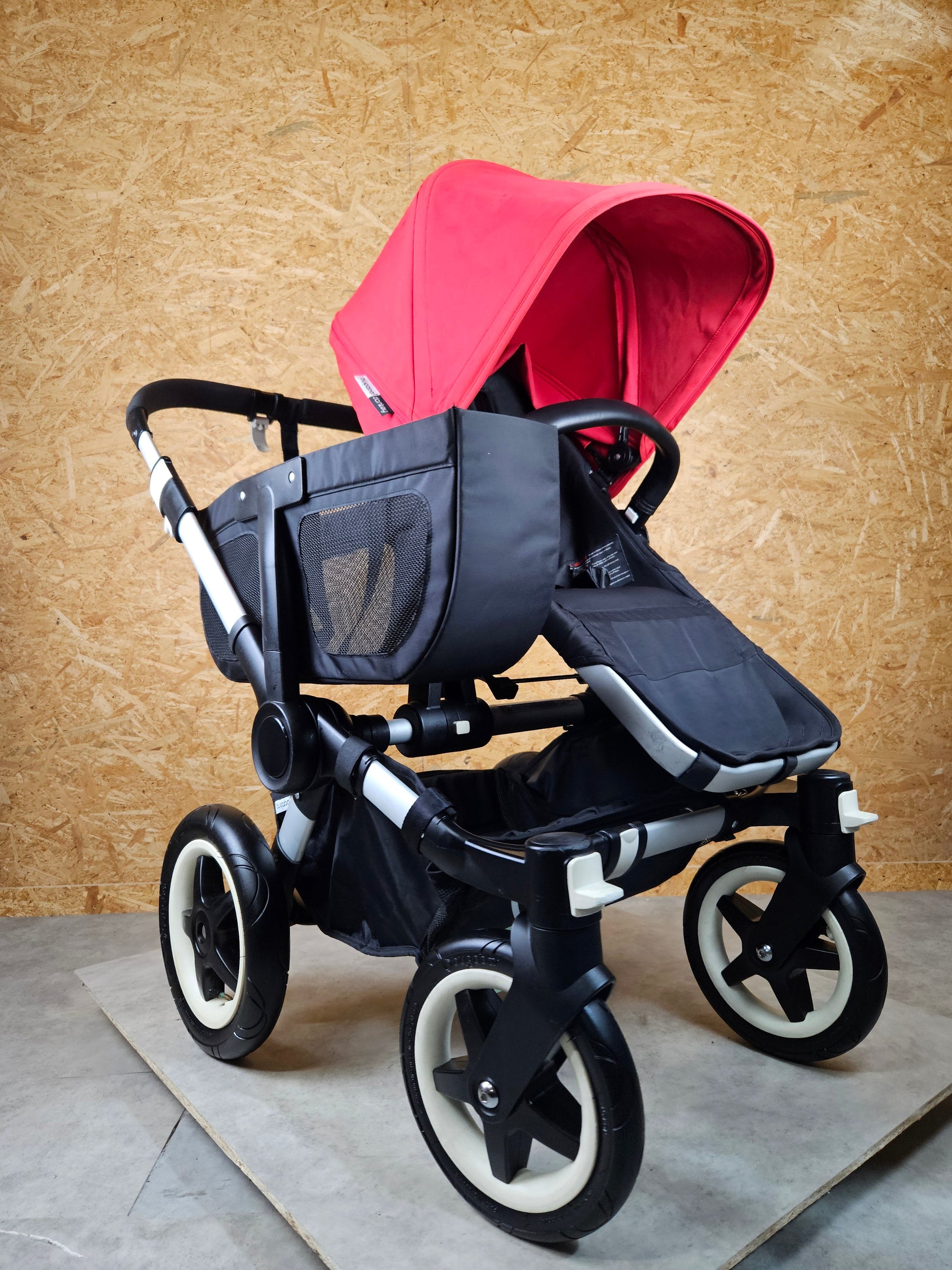 Bugaboo - Donkey Mono Kinderwagen (1 Liegewanne / 1 Sportsitz) Inkl. Seitliche GepƤcktasche - Schwarz Rot in Gutem