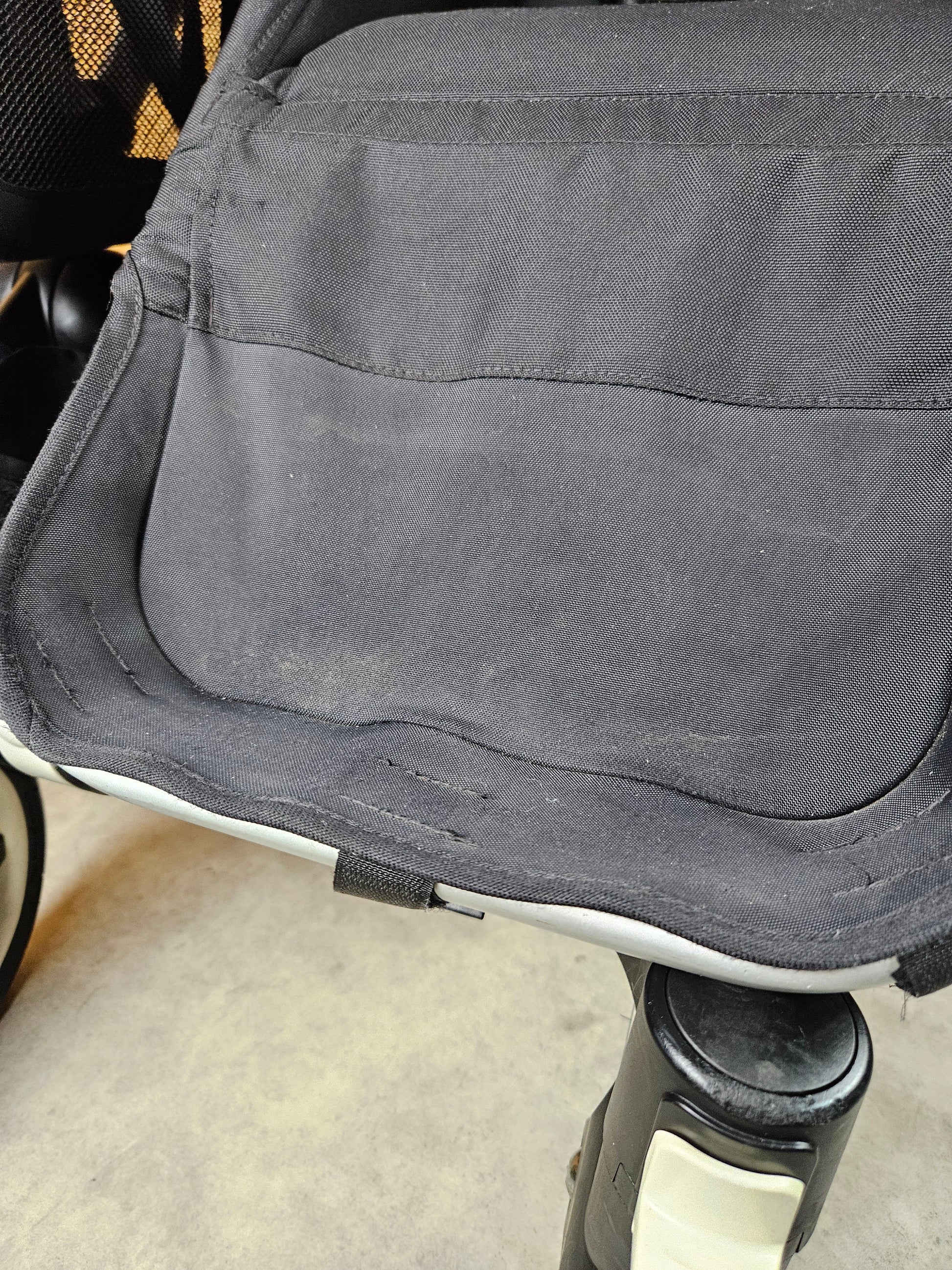 Bugaboo - Donkey Mono Kinderwagen (1 Liegewanne / 1 Sportsitz) Inkl. Seitliche GepƤcktasche - Schwarz Rot in Gutem