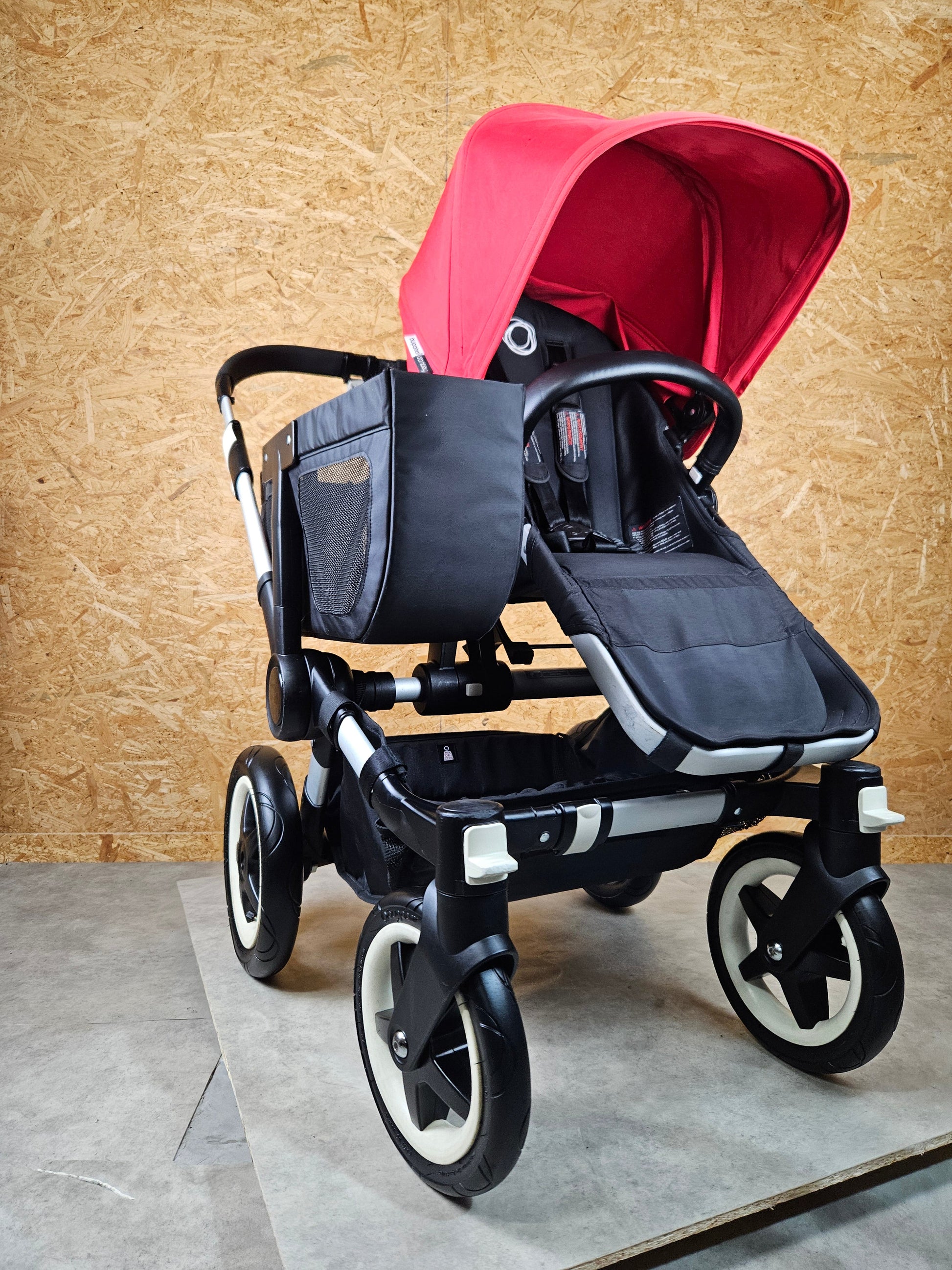 Bugaboo - Donkey Mono Kinderwagen (1 Liegewanne / 1 Sportsitz) Inkl. Seitliche GepƤcktasche - Schwarz Rot in Gutem
