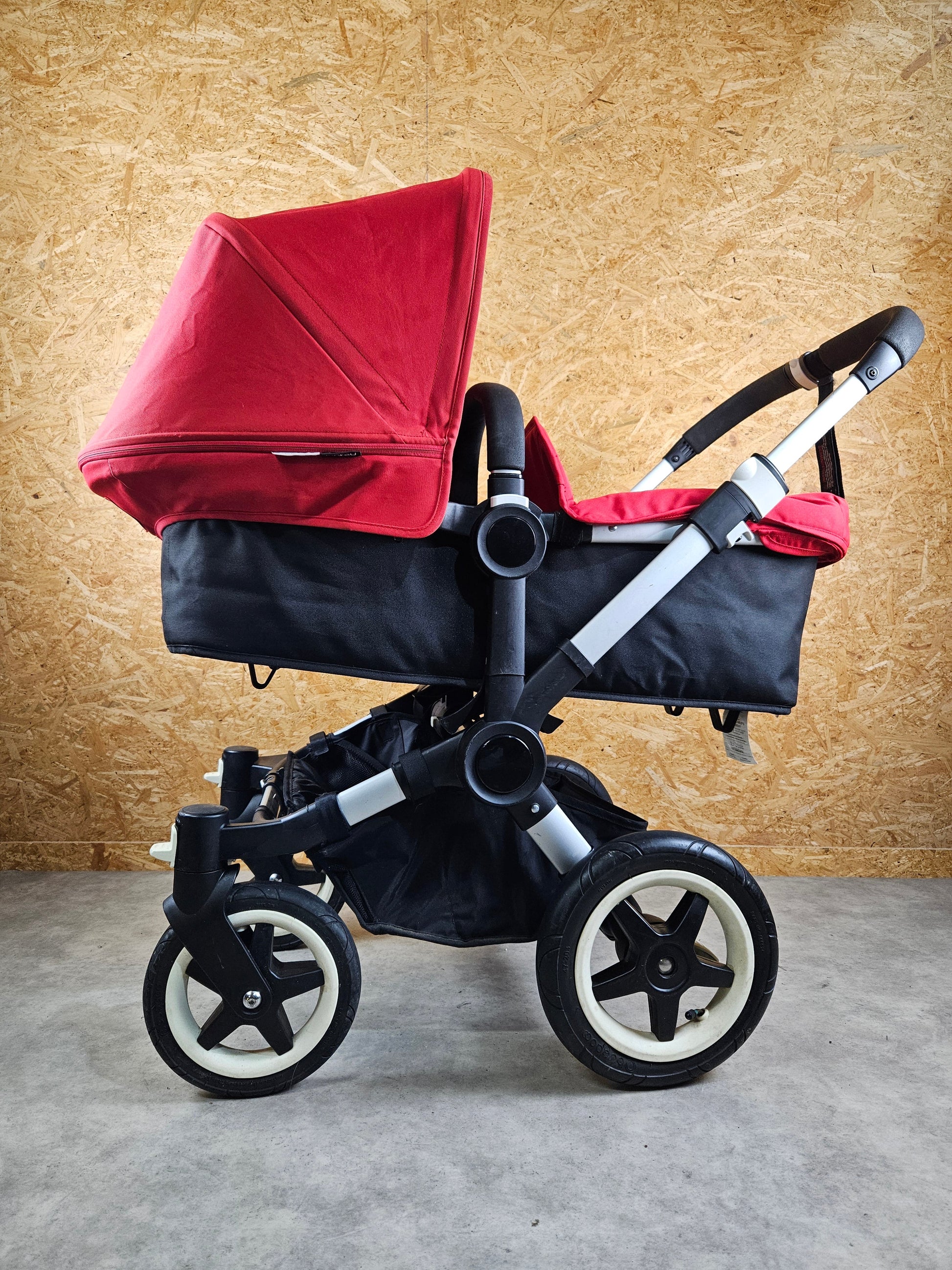 Bugaboo - Donkey Geschwister Kinderwagen (1 Liegewanne / 1 Sportsitz) Inkl. Seitliche GepƤcktasche - Schwarz Rot