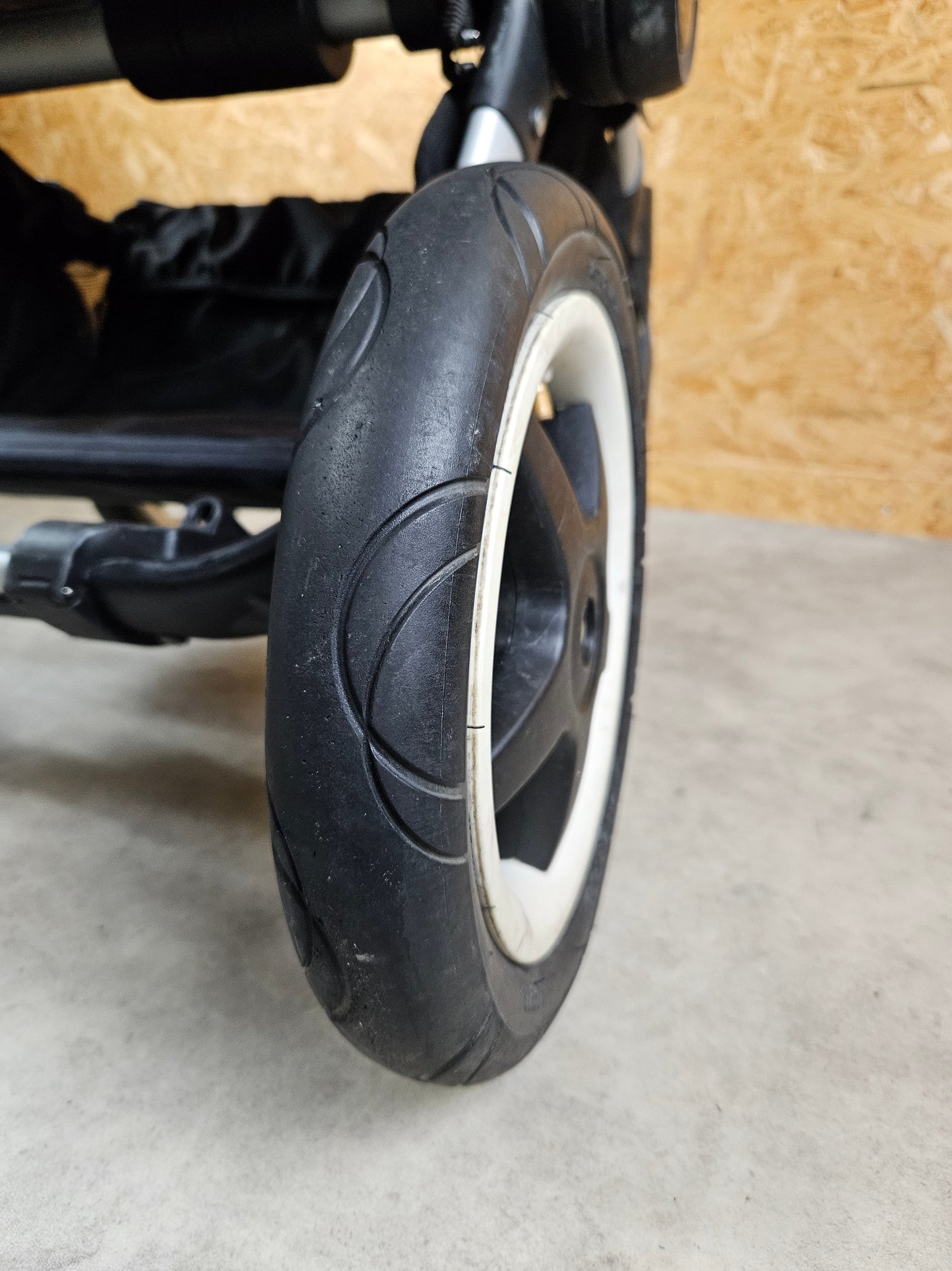 Bugaboo - Donkey Duo Kinderwagen (1 Liegewanne / 1 Sportsitz) Inkl. Seitliche Gepäcktasche - Schwarz in Gutem Zustand 9