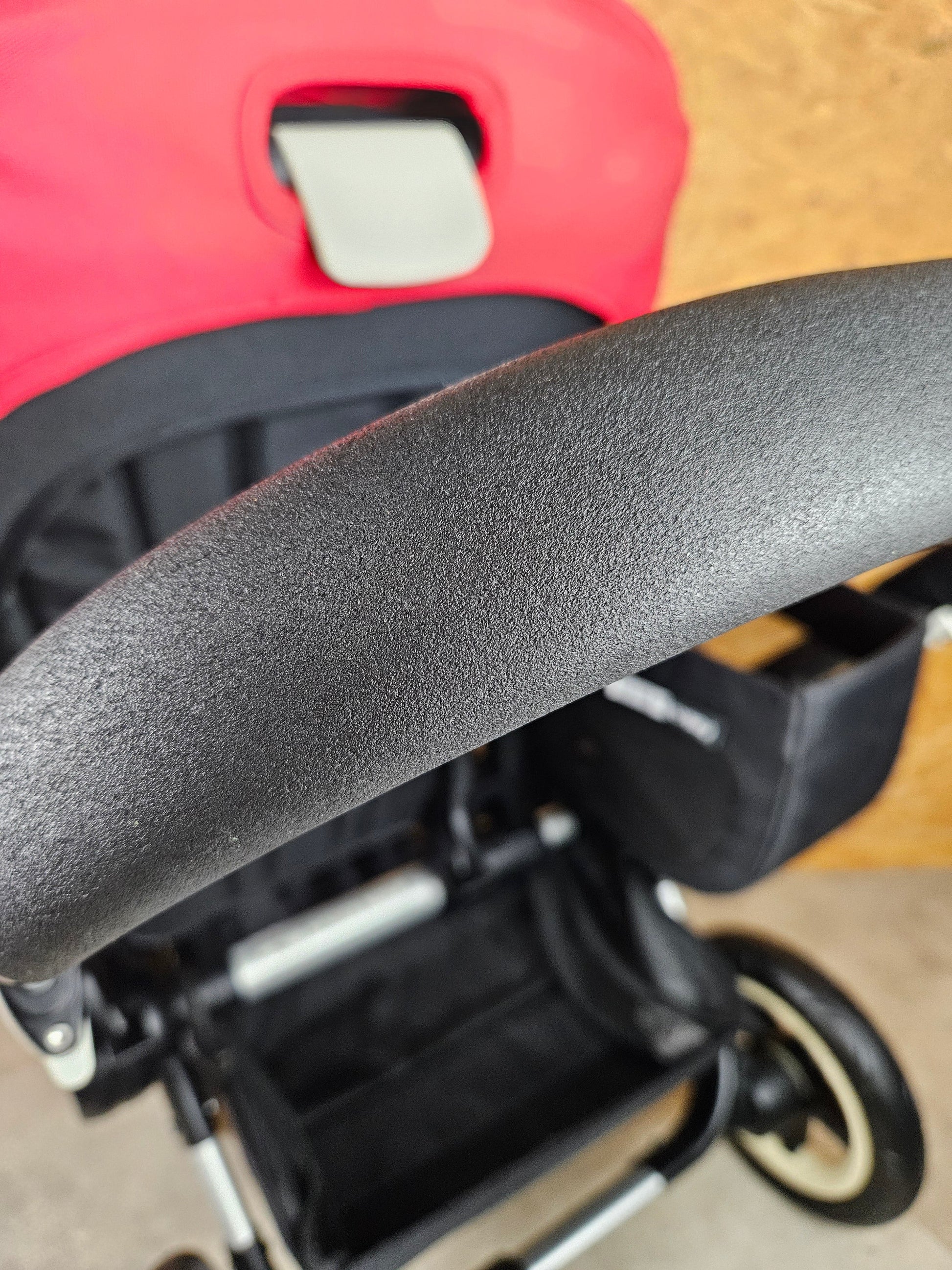 Bugaboo - Donkey Mono Kinderwagen (1 Liegewanne / 1 Sportsitz) Inkl. Seitliche GepƤcktasche - Schwarz Rot in Gutem