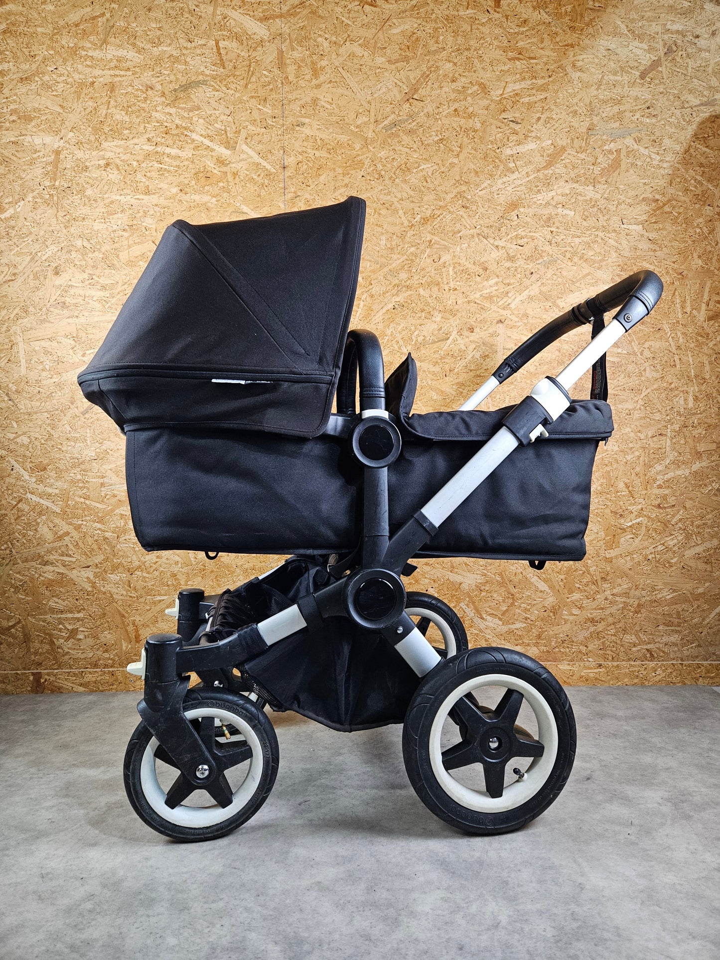 Bugaboo - Donkey Duo Kinderwagen (1 Liegewanne / 1 Sportsitz) Inkl. Seitliche Gepäcktasche - Schwarz in Gutem Zustand 6