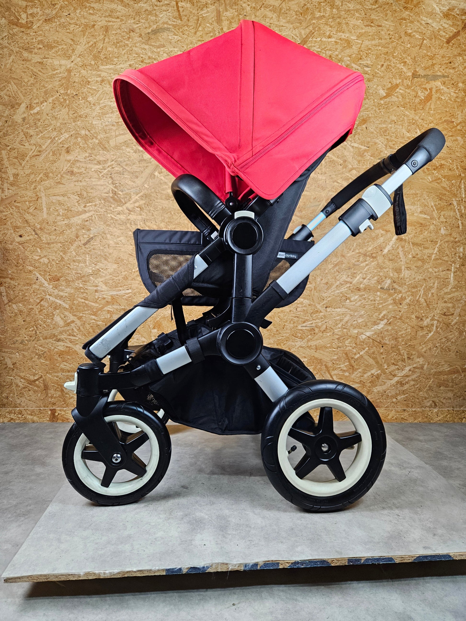 Bugaboo - Donkey Mono Kinderwagen (1 Liegewanne / 1 Sportsitz) Inkl. Seitliche GepƤcktasche - Schwarz Rot in Gutem
