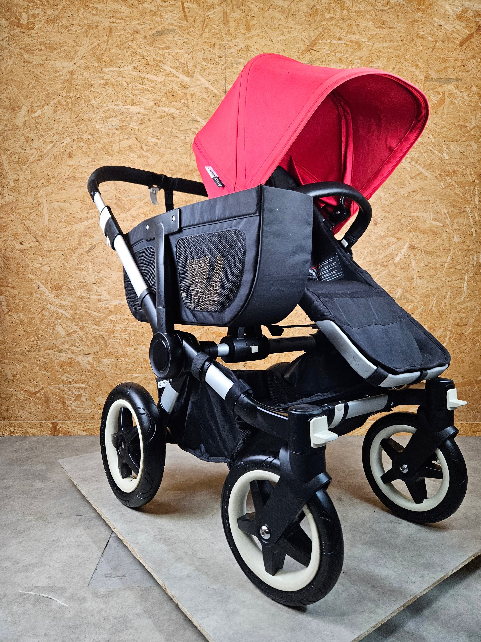 Bugaboo - Donkey Mono Kinderwagen (1 Liegewanne / 1 Sportsitz) Inkl. Seitliche GepƤcktasche - Schwarz Rot in Gutem