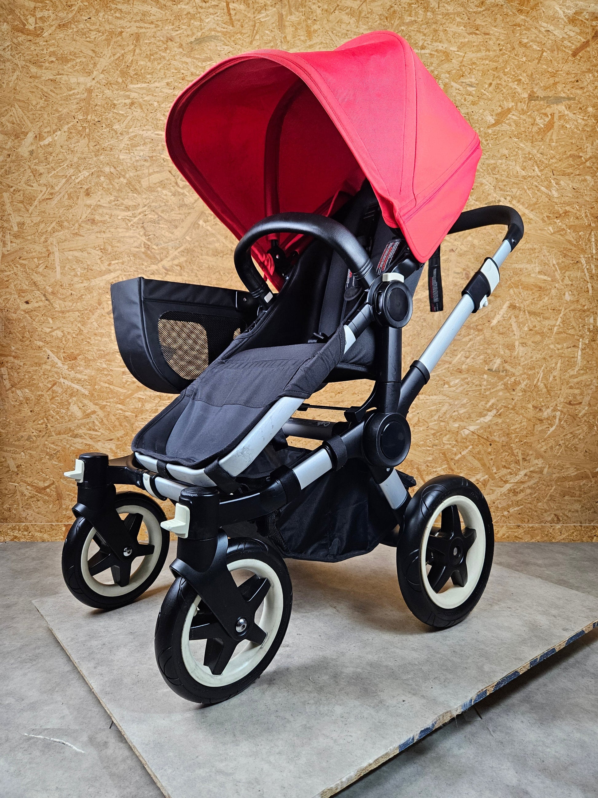 Bugaboo - Donkey Mono Kinderwagen (1 Liegewanne / 1 Sportsitz) Inkl. Seitliche GepƤcktasche - Schwarz Rot in Gutem