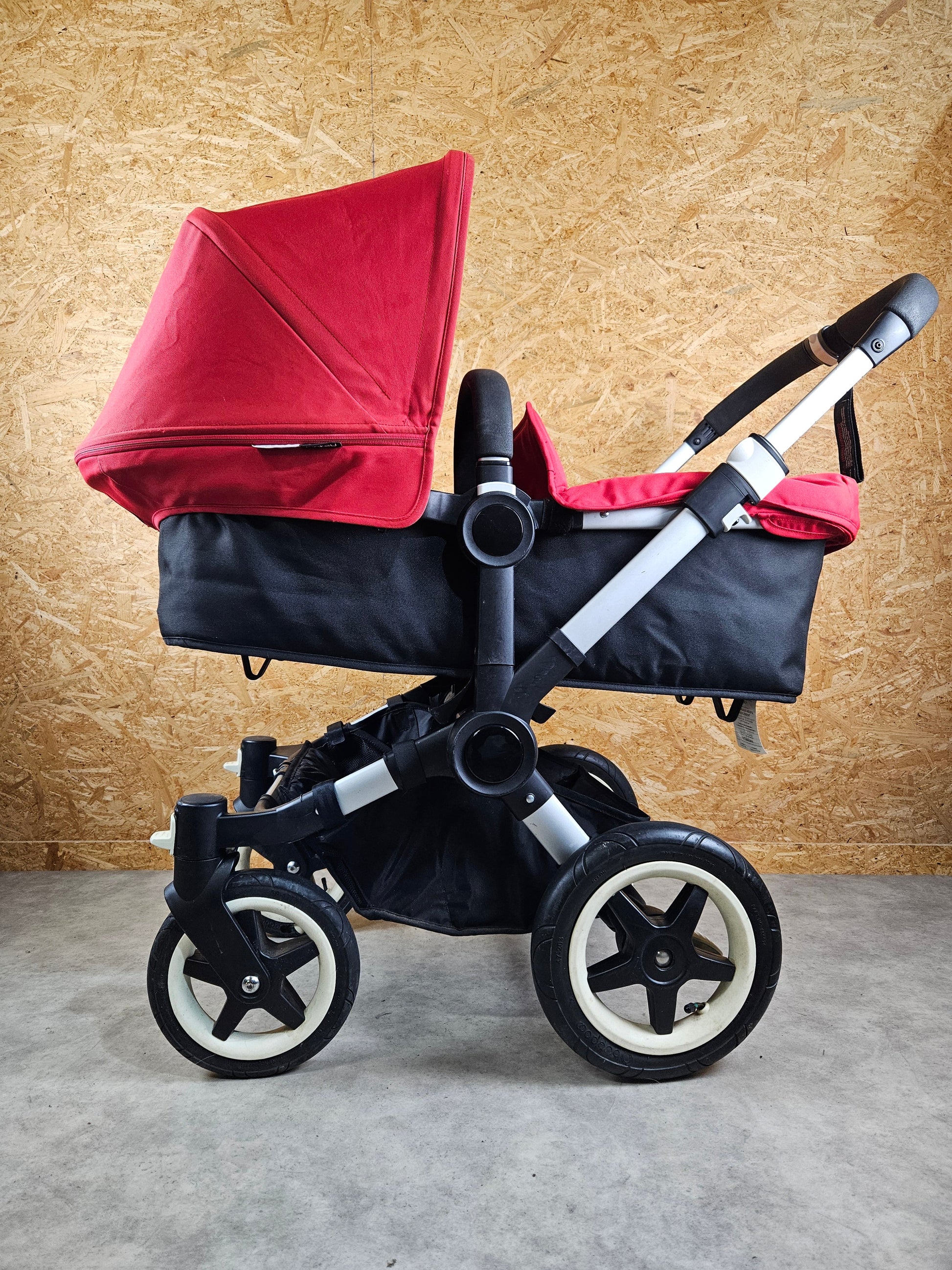 Bugaboo - Donkey Geschwister Kinderwagen (1 Liegewanne / 1 Sportsitz) Inkl. Seitliche GepƤcktasche - Schwarz Rot