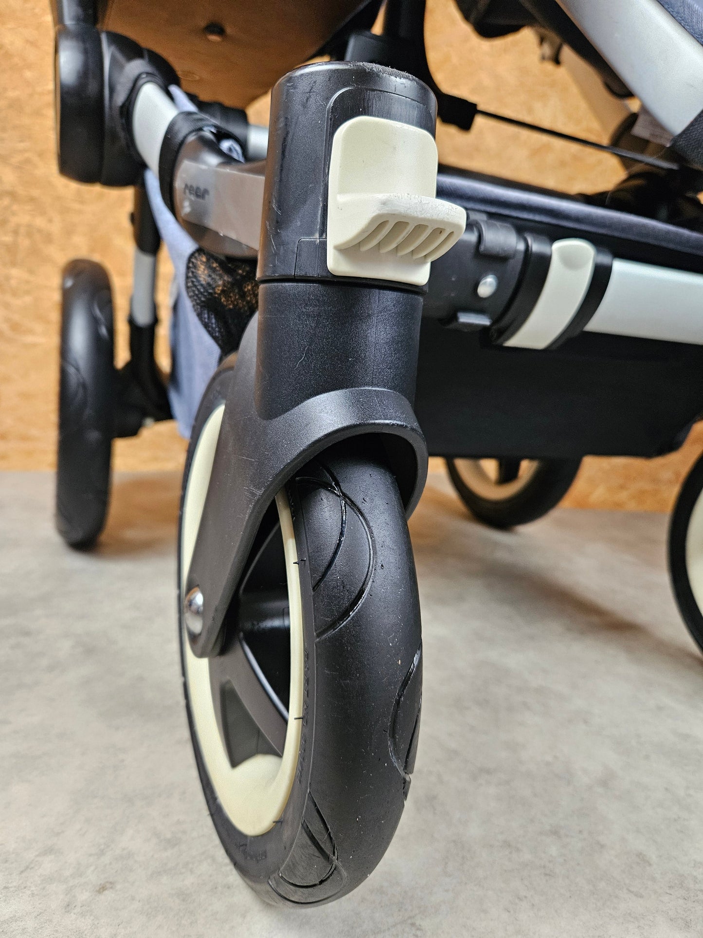 Bugaboo - Donkey Mono Weekender Sonderedition (Sportsitz und Liegewanne) Geschwisterwagen inkl. seitliche Gepäcktasche - Grau in gutem Zustand
