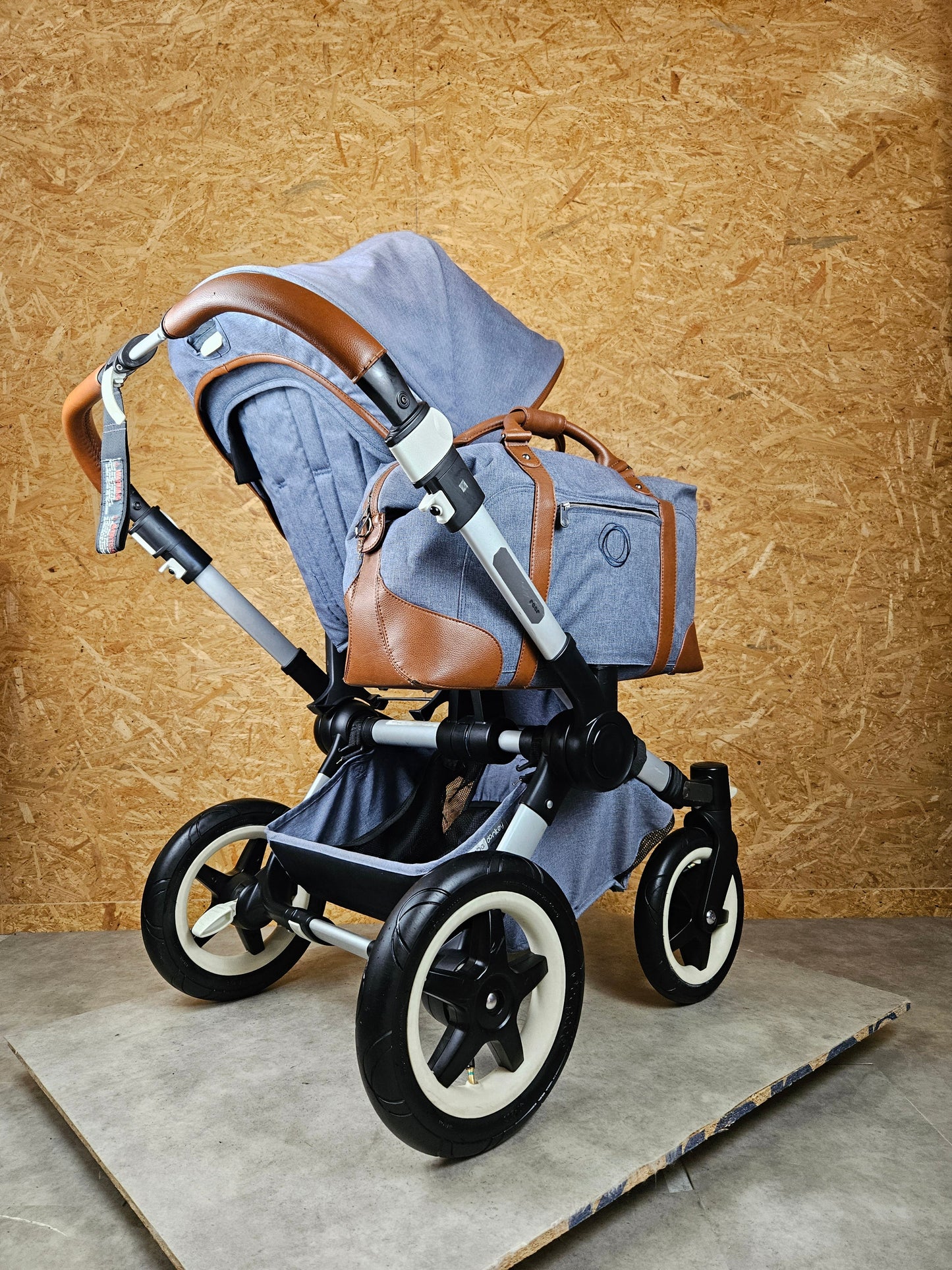 Bugaboo - Donkey Mono Weekender Sonderedition (Sportsitz und Liegewanne) Geschwisterwagen inkl. seitliche Gepäcktasche - Grau in gutem Zustand