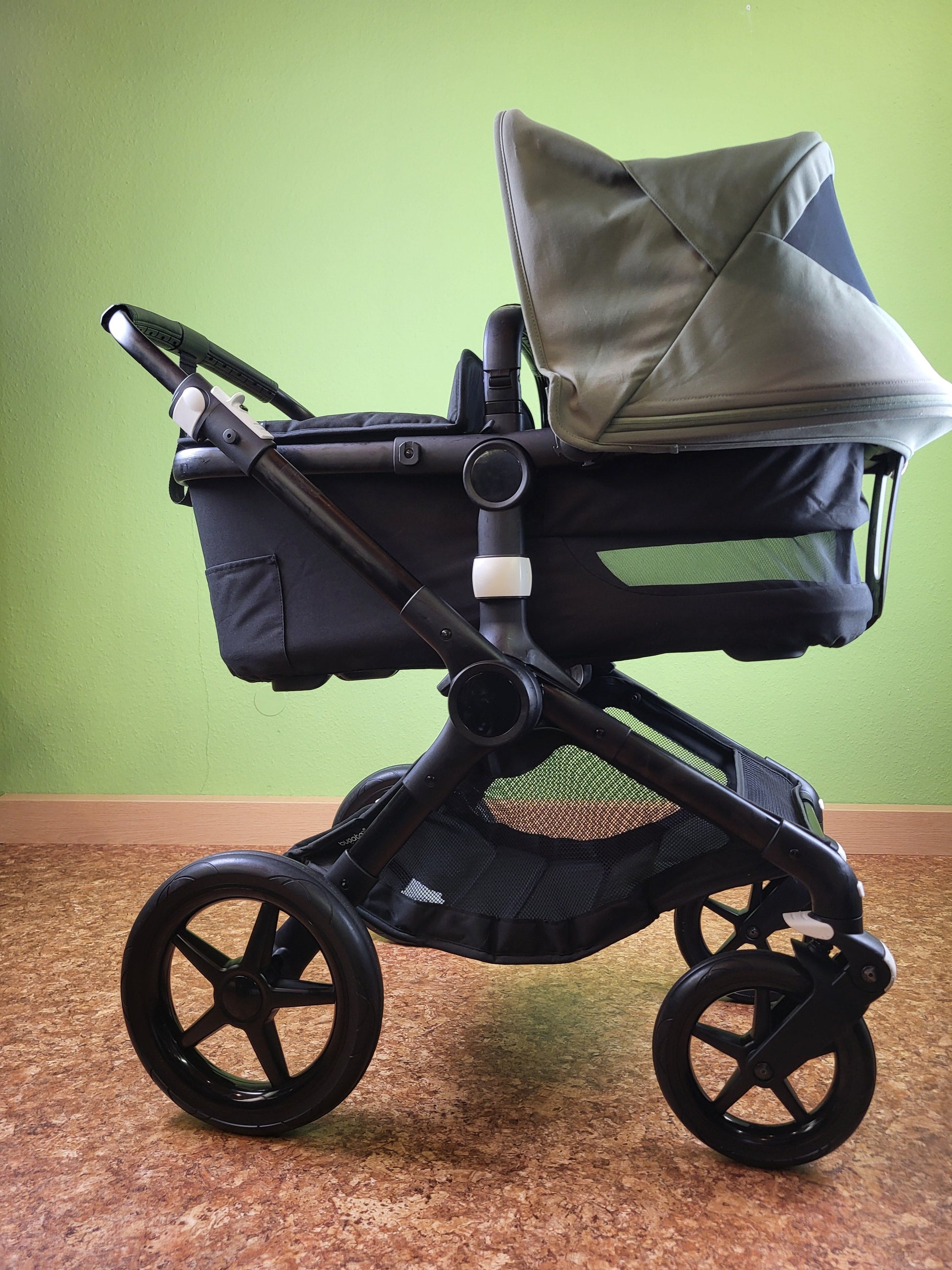 Bugaboo - Fox 3 Kombikinderwagen (sportsitz und Babywanne) - Grün in Gutem Zustand Kinderwagen 11