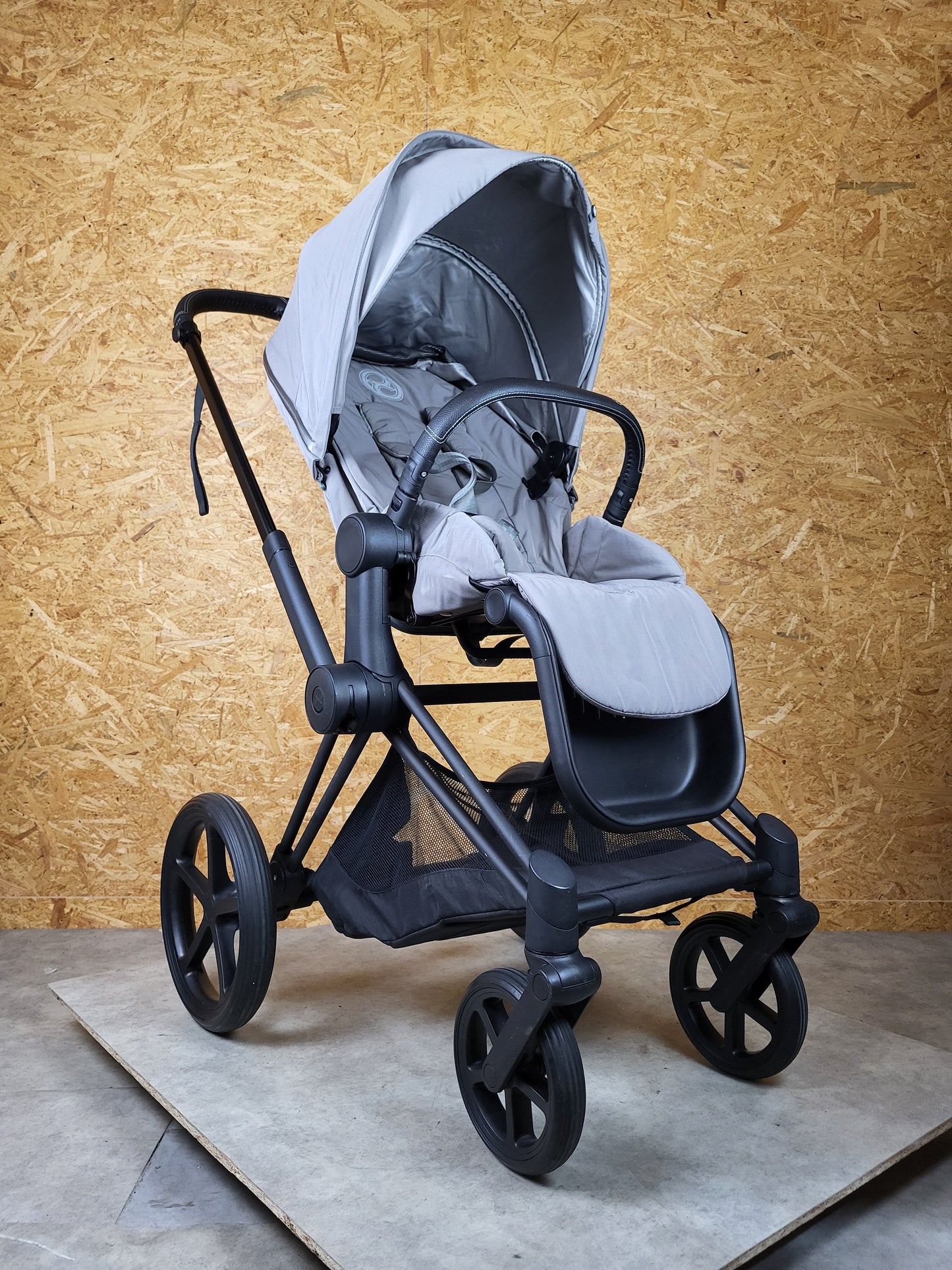 Cybex - Priam Kombikinderwagen (Sportsitz und Babywanne) - Grau in gutem Zustand