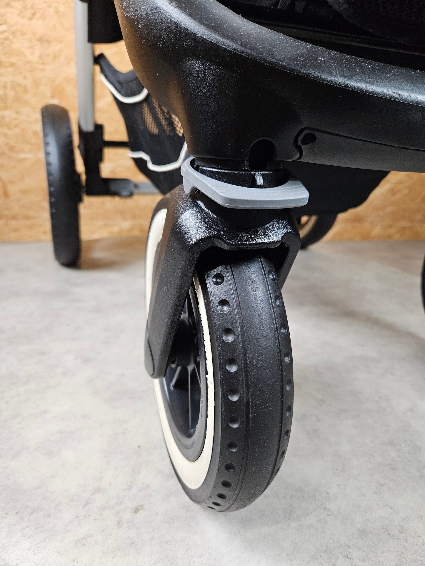 Emmaljunga - Nxt90 Flat Outdoor Buggy Kinderwagen (gestell und Sportsitz) - Schwarz in Gutem Zustand 18