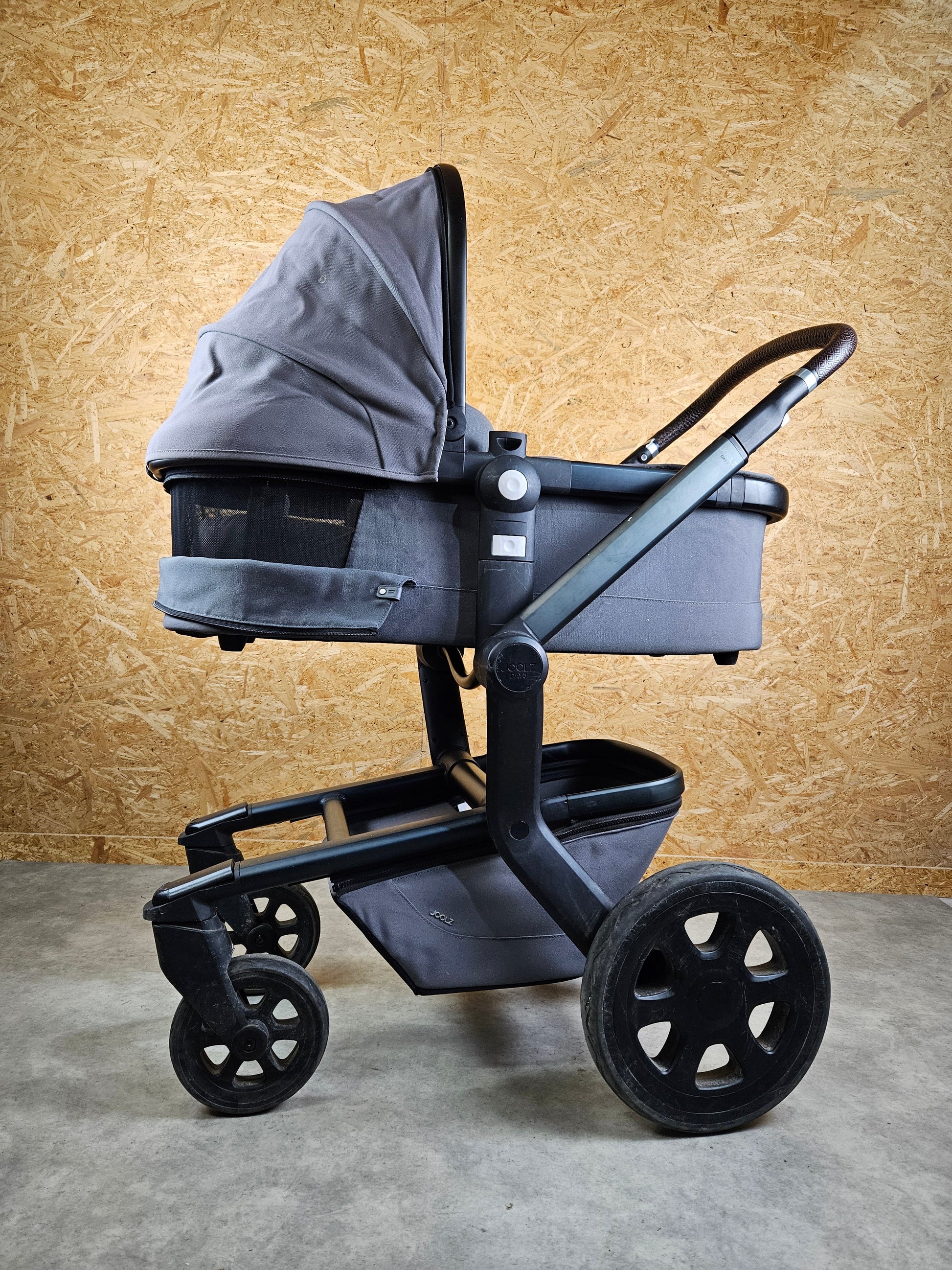 Joolz Day 3 Kombikinderwagen (liegewanne und Sportsitz) - Grau / Schwarz in Gutem Zustand / Gut Kinderwagen 9