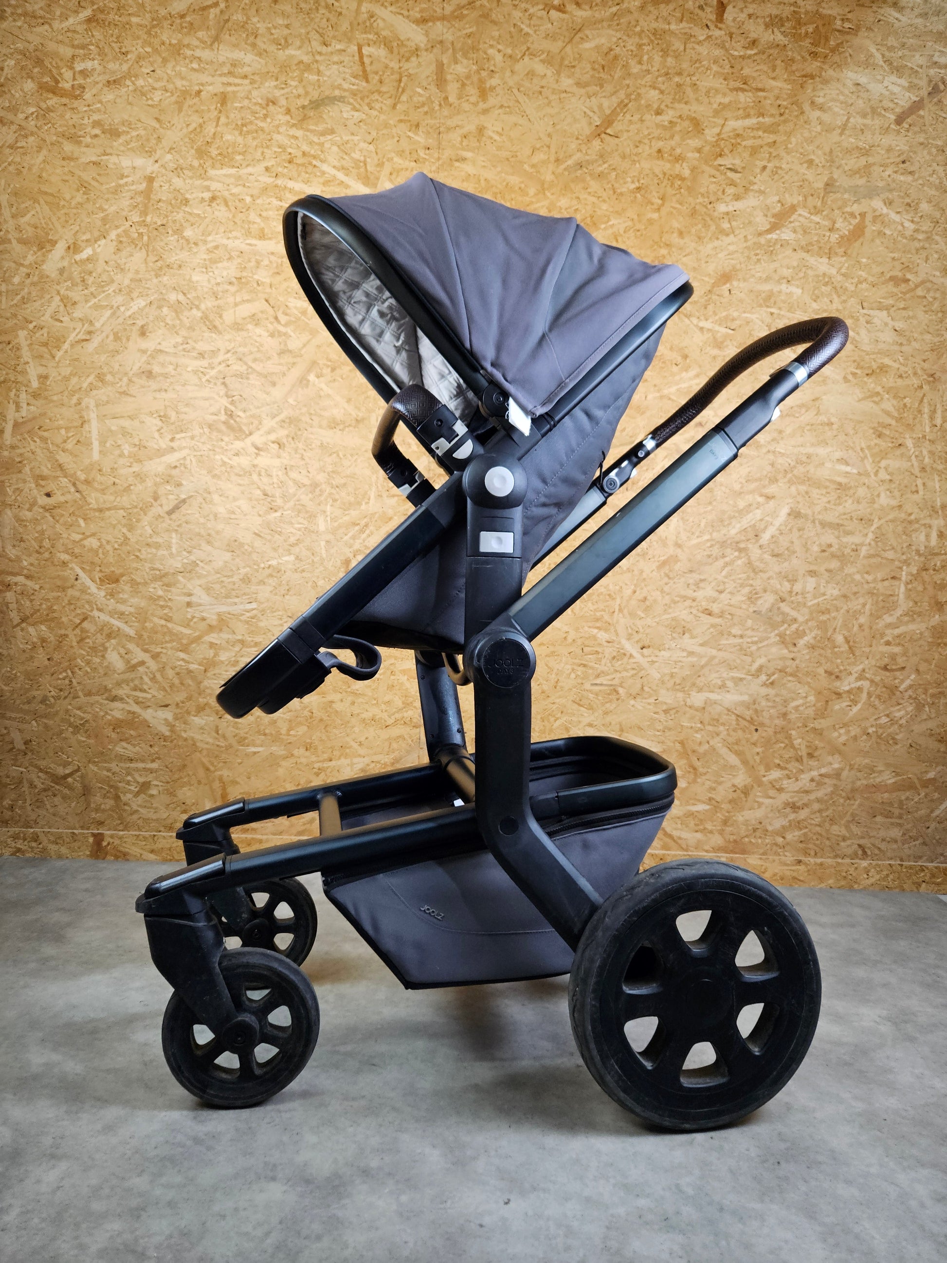 Joolz Day 3 Kombikinderwagen (liegewanne und Sportsitz) - Grau / Schwarz in Gutem Zustand / Gut Kinderwagen 4