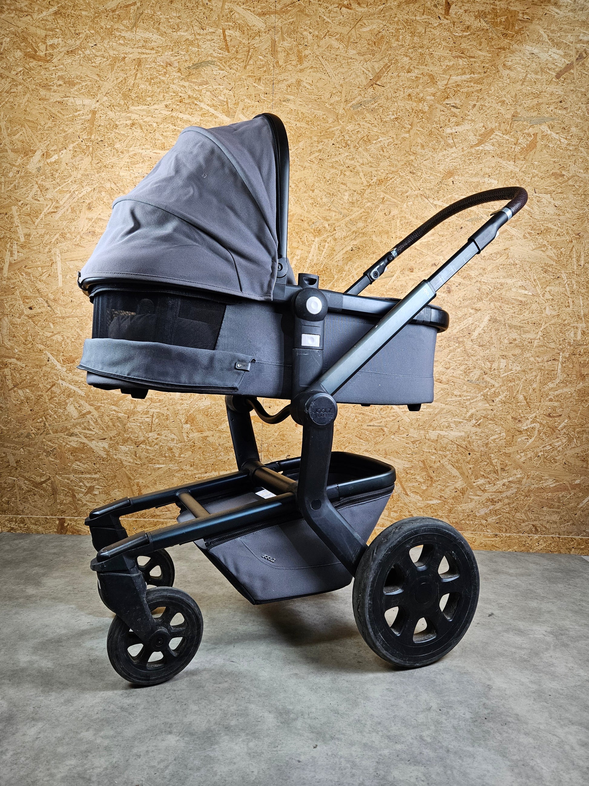 Joolz Day 3 Kombikinderwagen (liegewanne und Sportsitz) - Grau / Schwarz in Gutem Zustand / Gut Kinderwagen 10