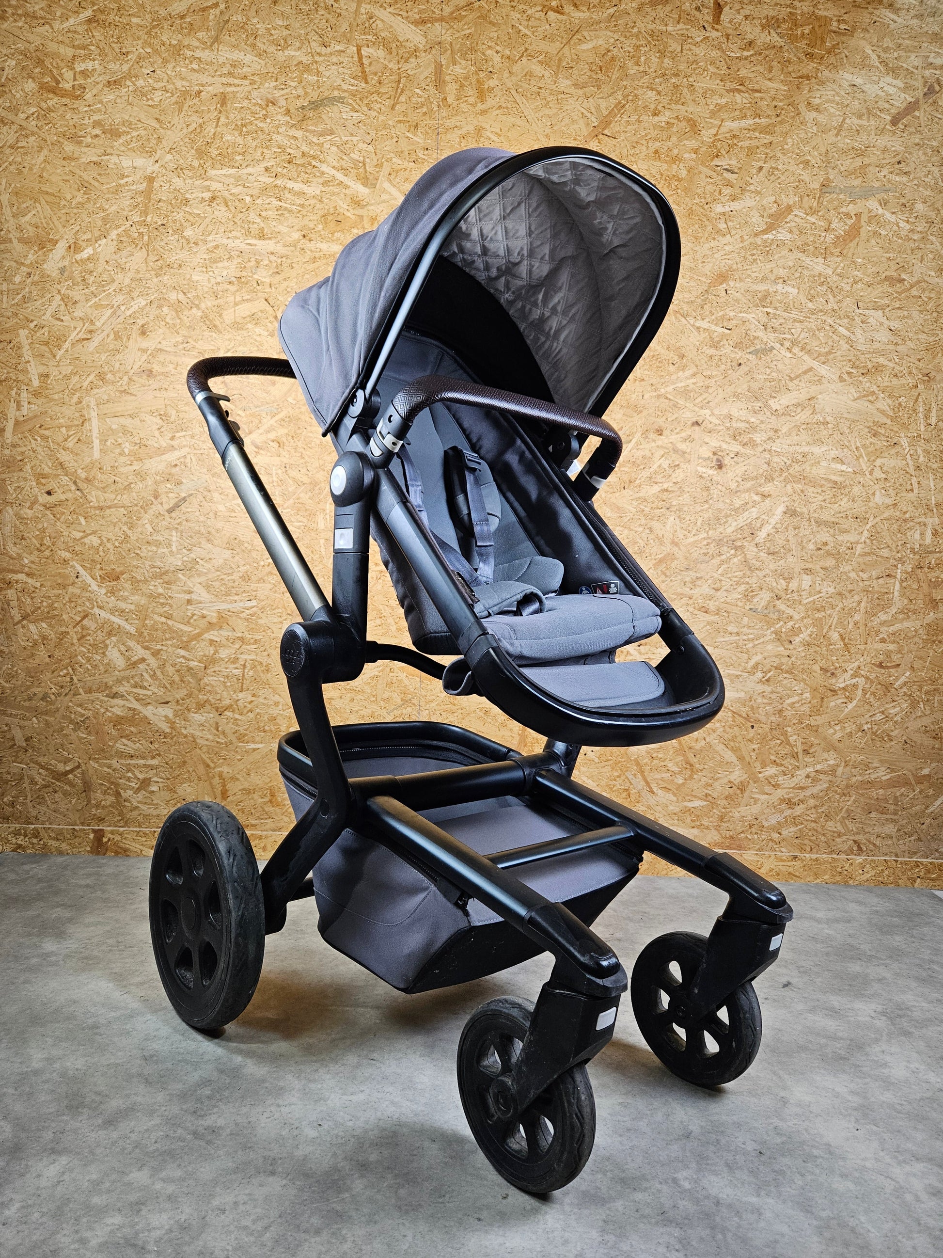 Joolz Day 3 Kombikinderwagen (liegewanne und Sportsitz) - Grau / Schwarz in Gutem Zustand / Gut Kinderwagen 2