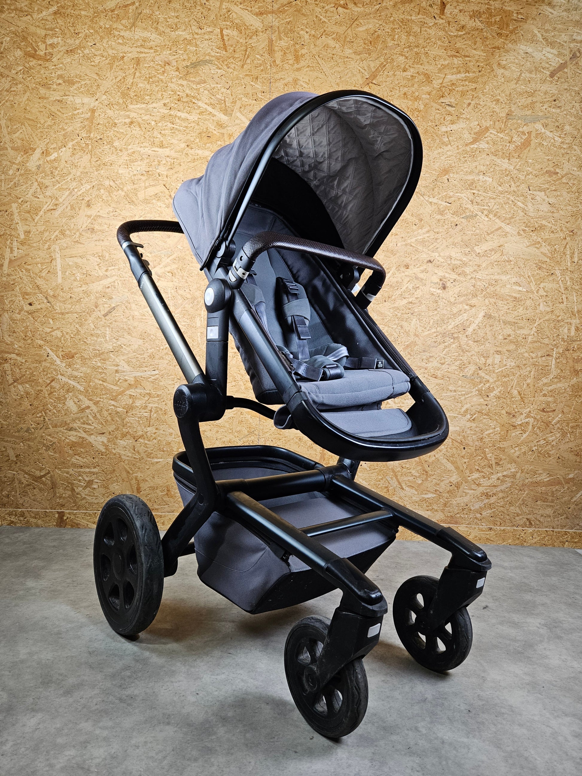 Joolz Day 3 Kombikinderwagen (liegewanne und Sportsitz) - Grau / Schwarz in Gutem Zustand / Gut Kinderwagen