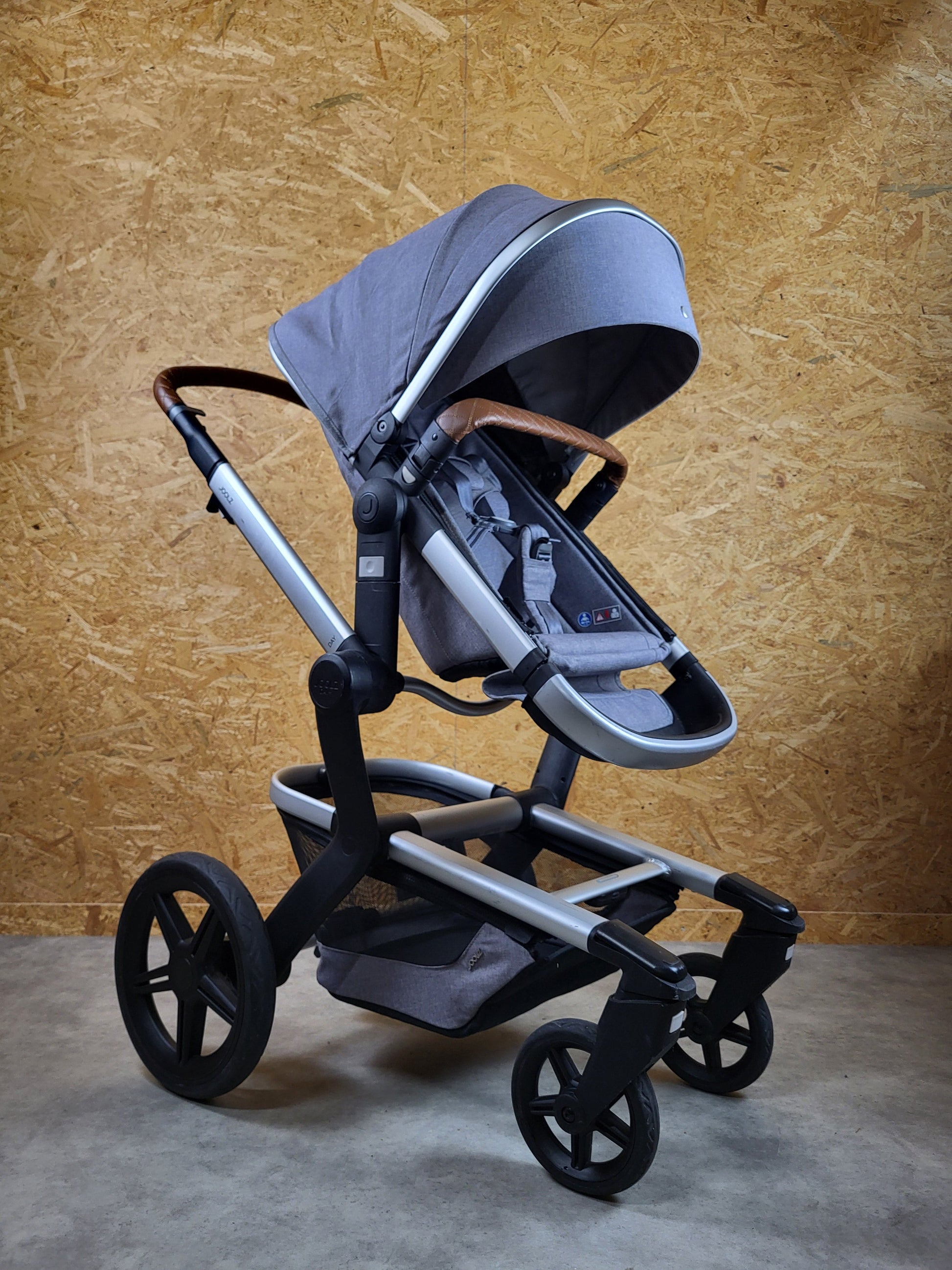 Joolz Day + Kombikinderwagen (liegewanne und Sportsitz) - Grey Braun in Gutem Zustand Grau / Gut Kinderwagen 18