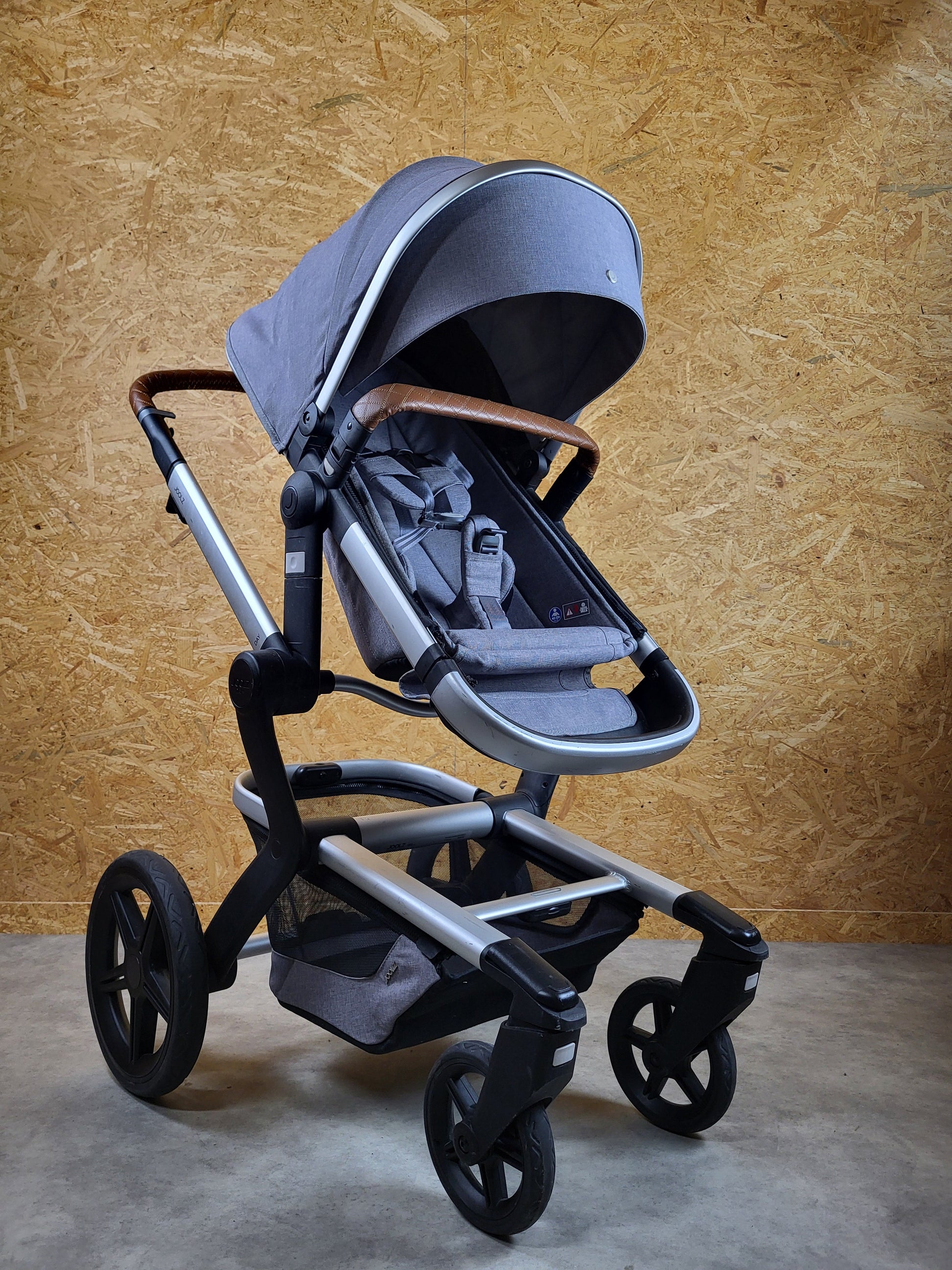 Joolz Day + Kombikinderwagen (liegewanne und Sportsitz) - Grey Braun in Gutem Zustand Grau / Gut Kinderwagen 4
