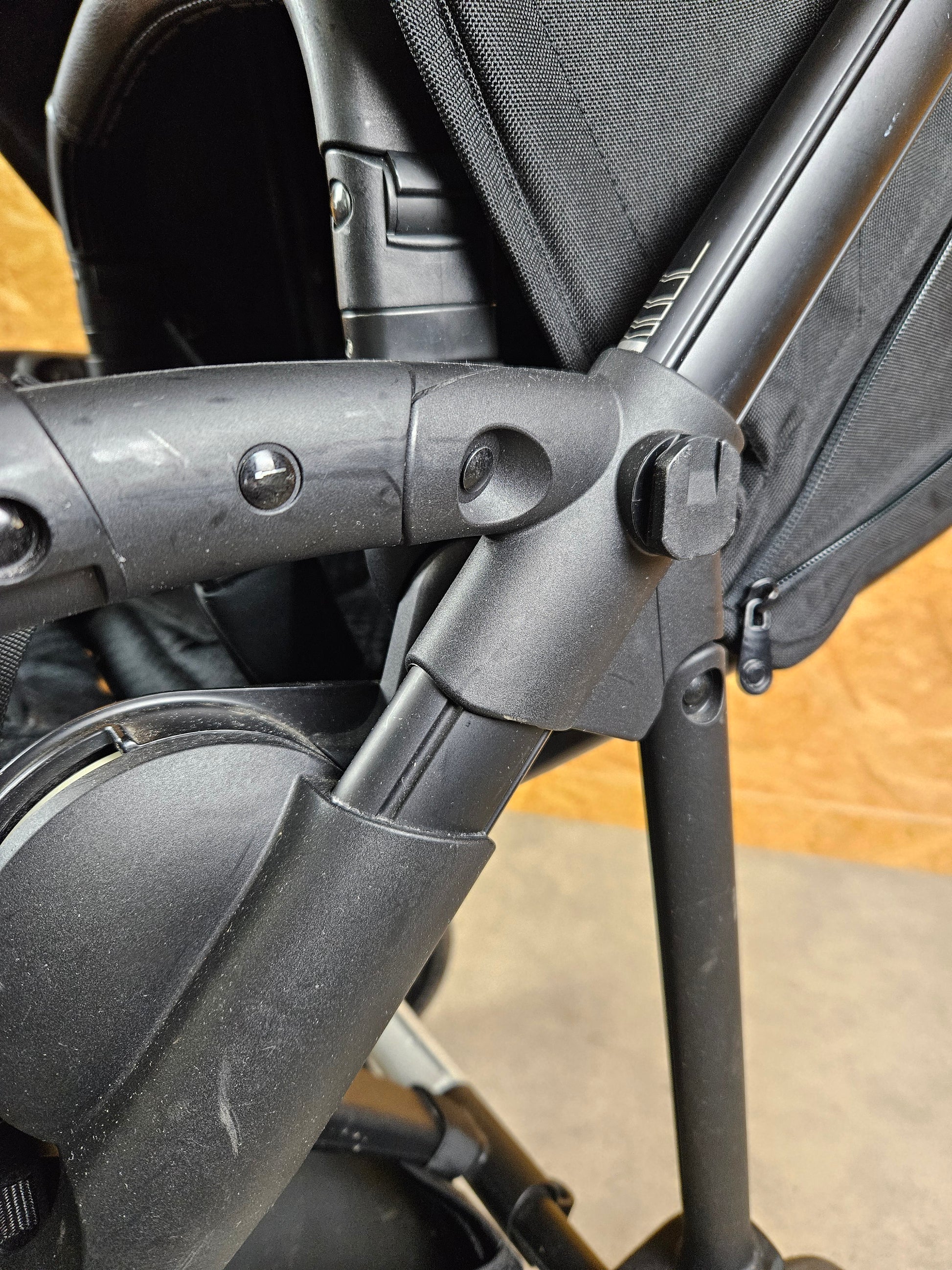 Bugaboo Bee 6 - Schwarz in sehr Gutem Zustand Kinderwagen 9