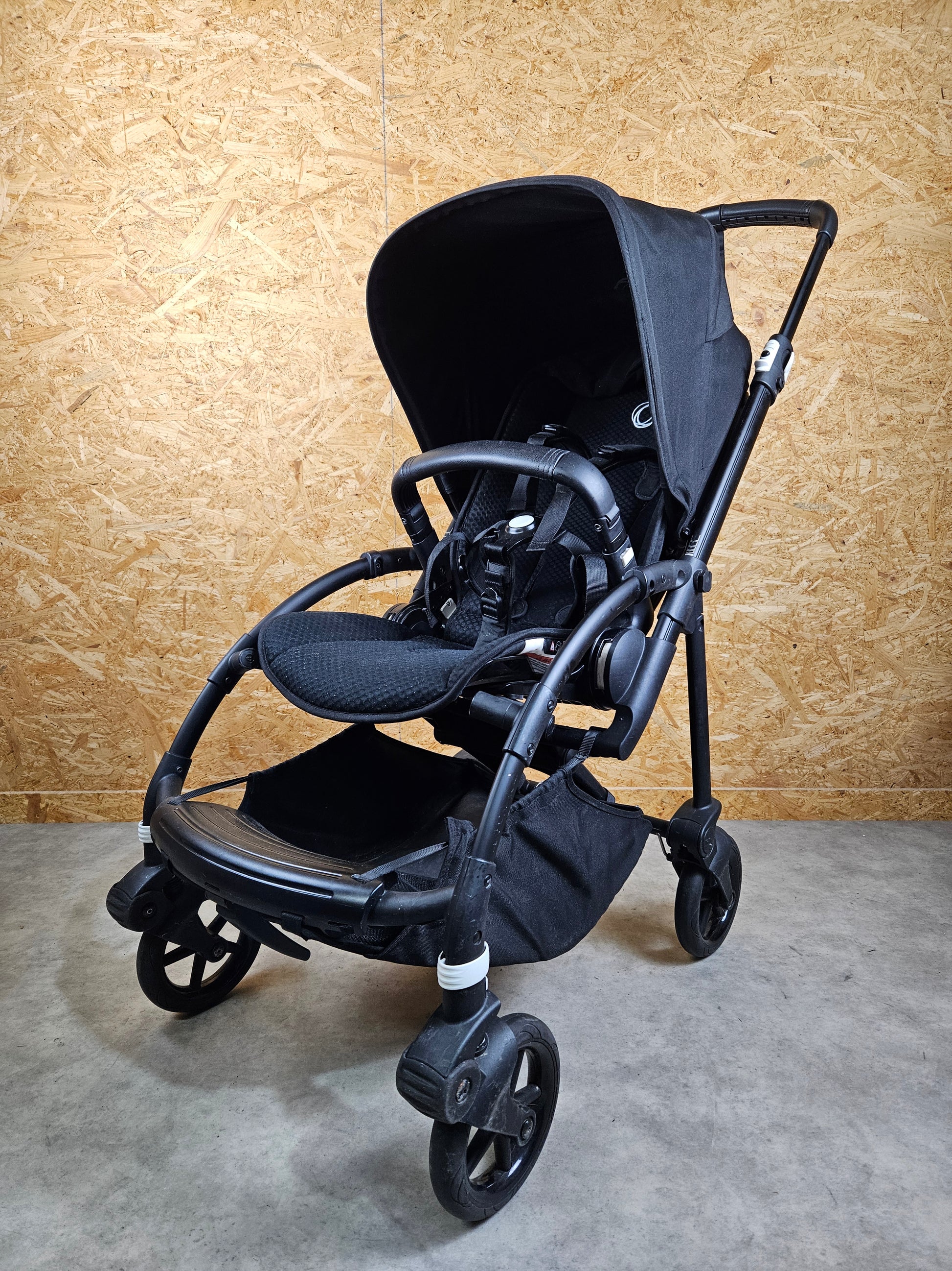 Bugaboo Bee 6 - Schwarz in Gutem Zustand Kinderwagen 3